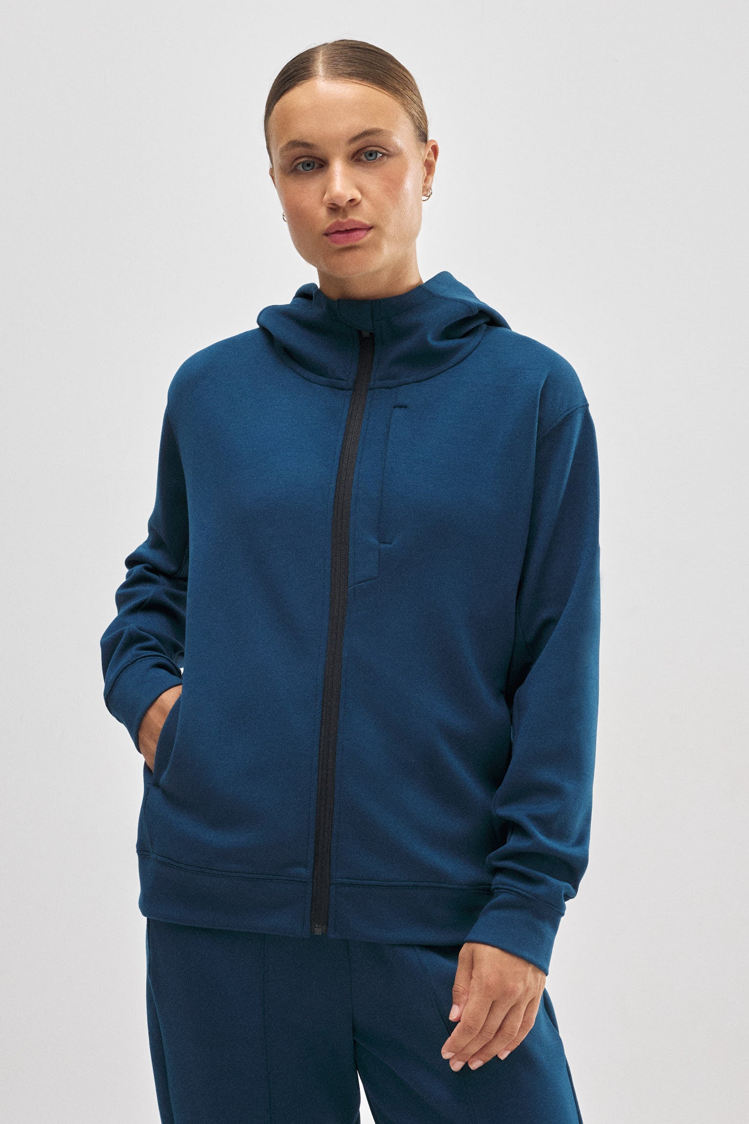 70939-2-chaqueta-deportiva-con-capucha-azul