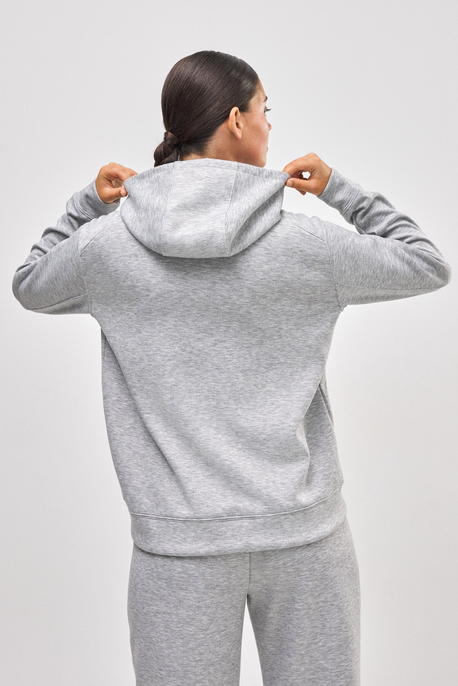 70939-2-chaqueta-deportiva-con-capucha-gris