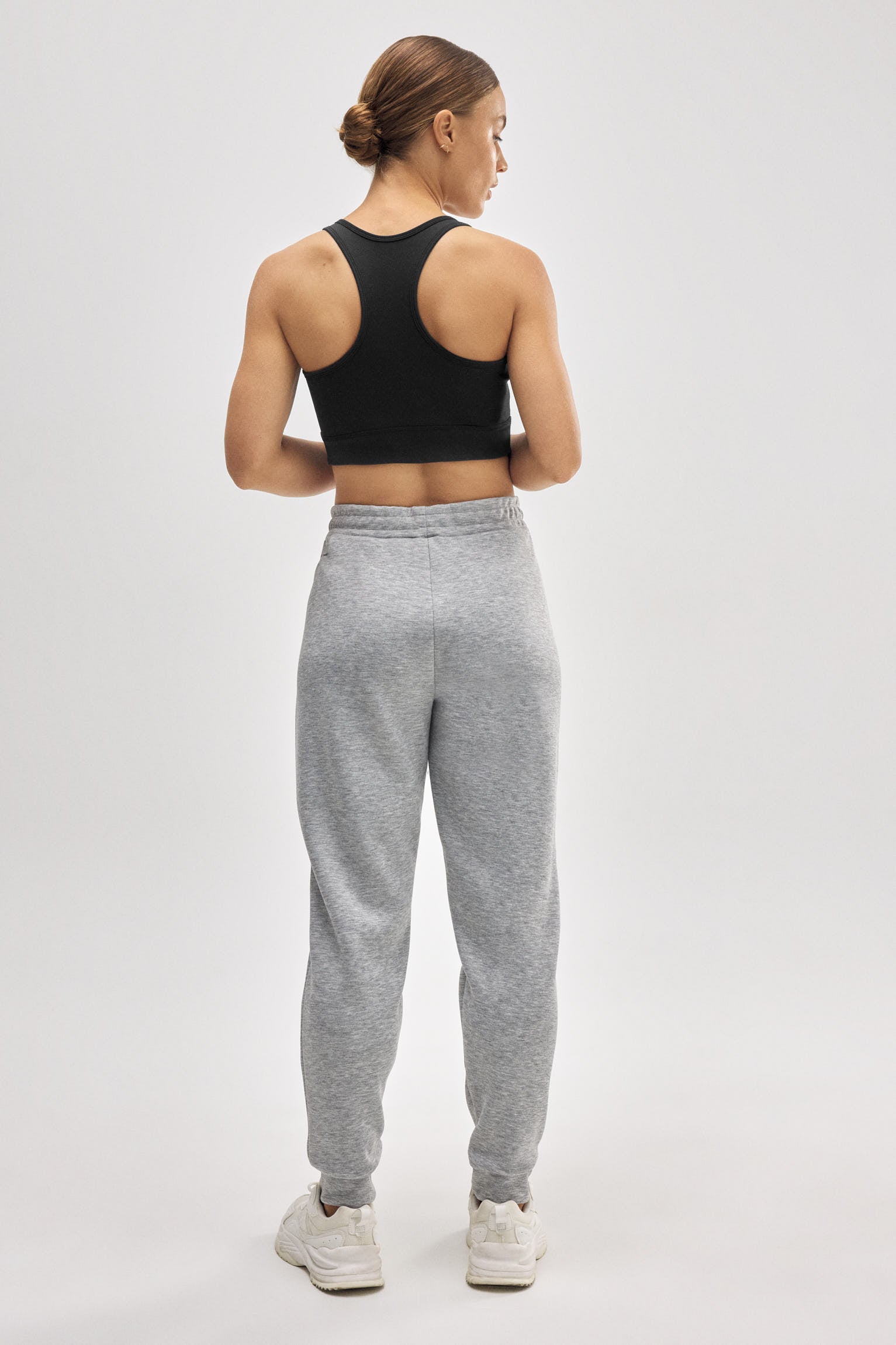 70940-2-pantalon-jogger-deportivo-con-bolsillos-gris