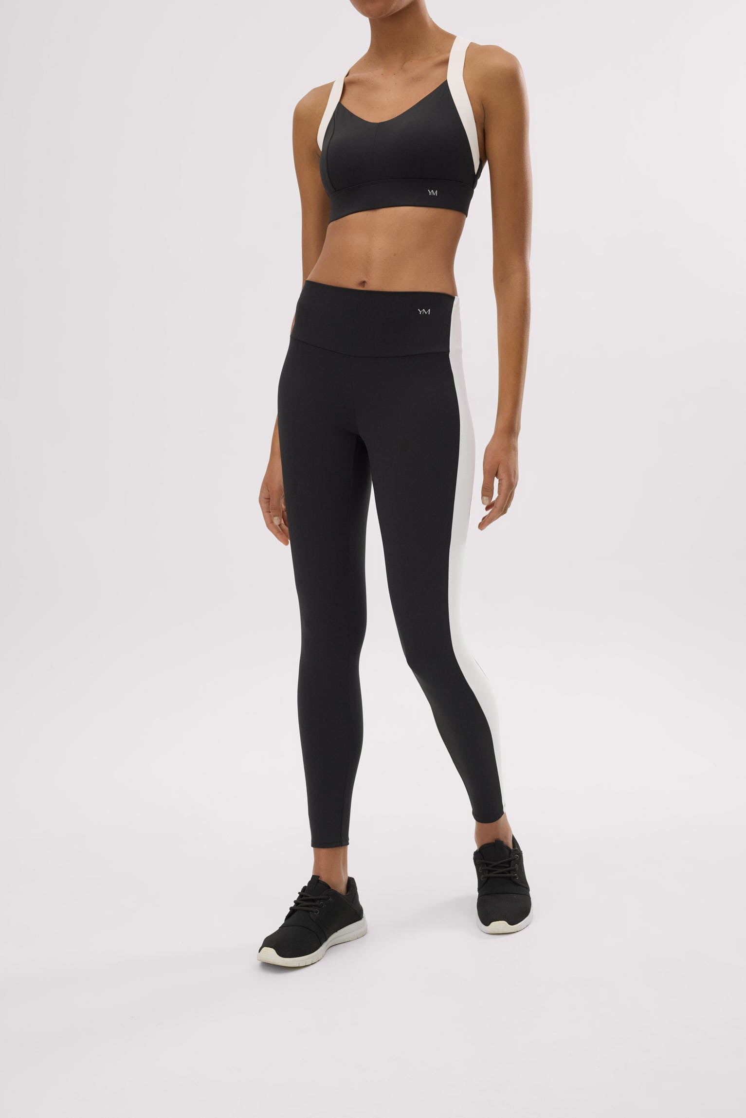 Leggings deportivos largos efecto push-up negros con franja en contraste - Ysabel Mora