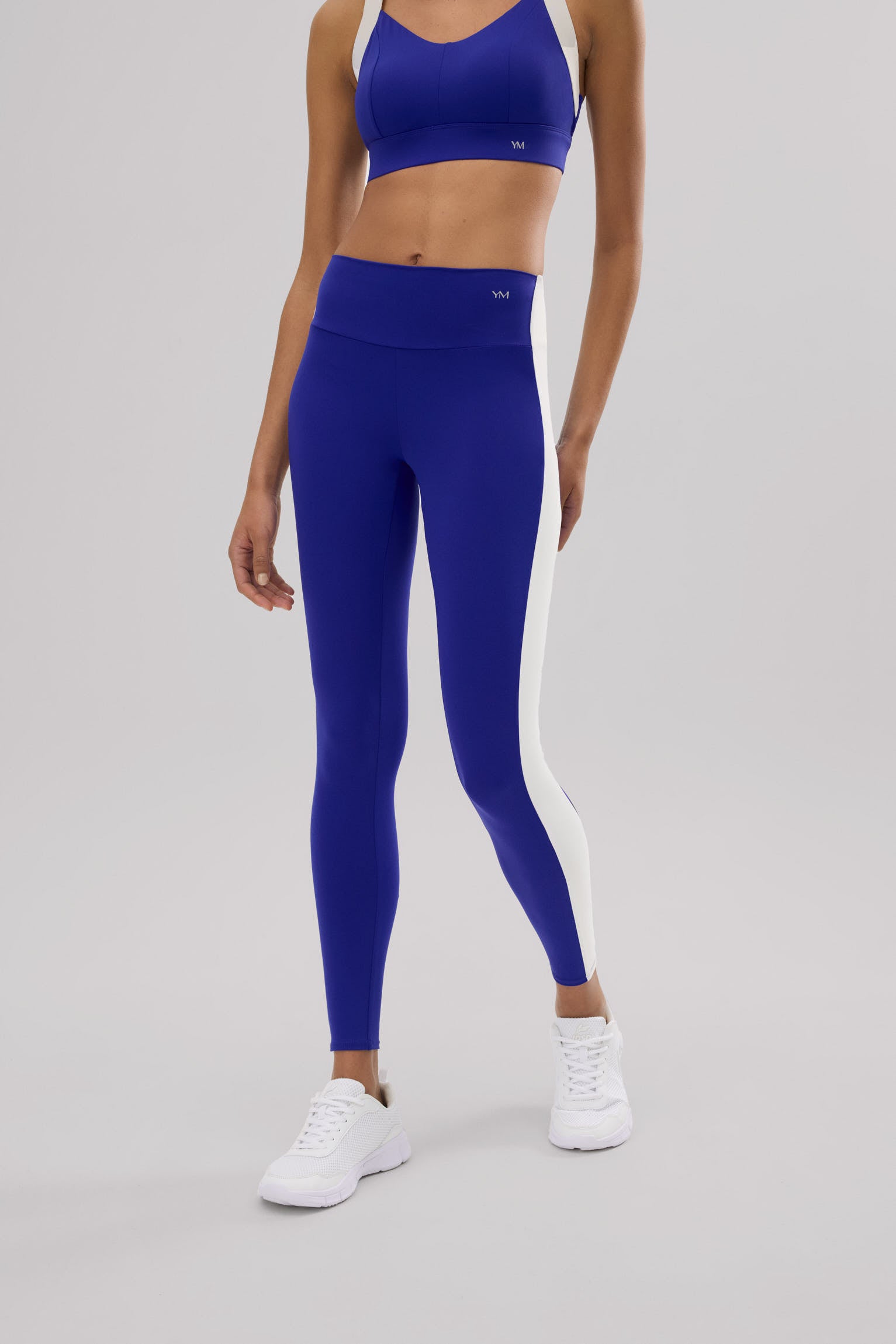 Leggings deportivos largos efecto push-up azul índigo con franja en contraste - Ysabel Mora