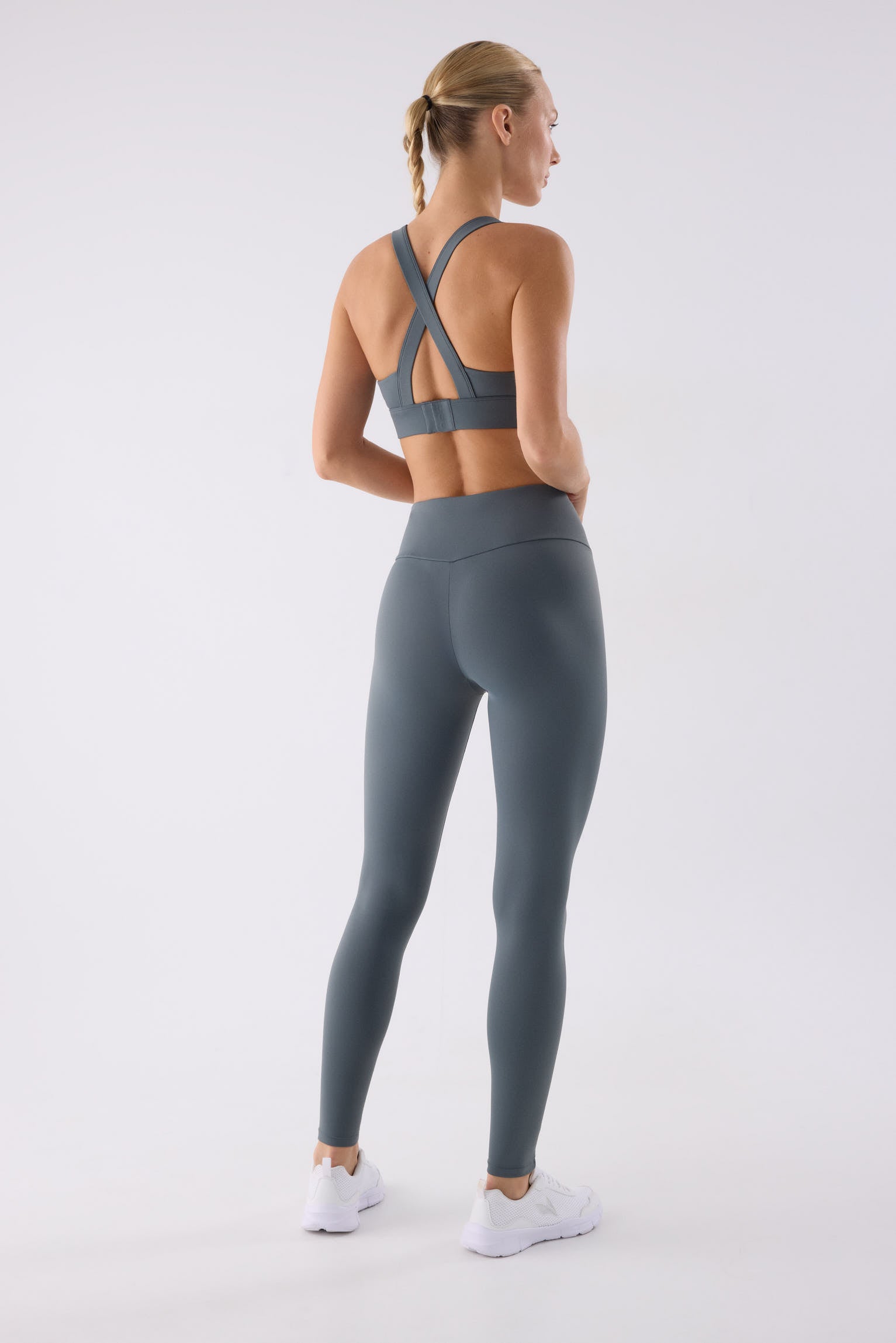 leggings deportivos gimnasio tiro alto gimnasio en azul goblin vista en movimiento para entrenamientos bolsillo interior ajuste elástico