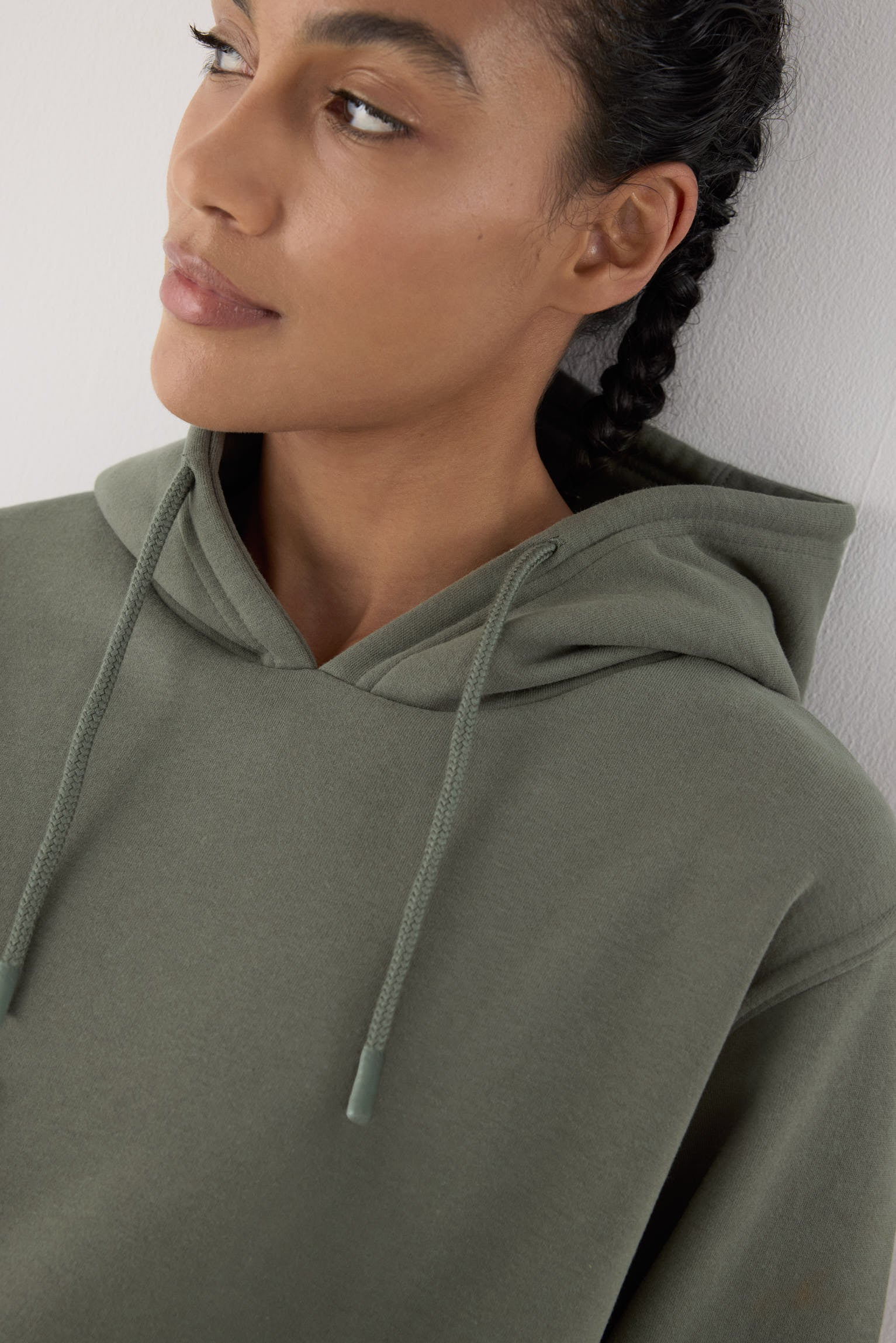 sudadera deportiva con capucha Slowloom detalle ajuste silueta estilo relajado para looks comfy