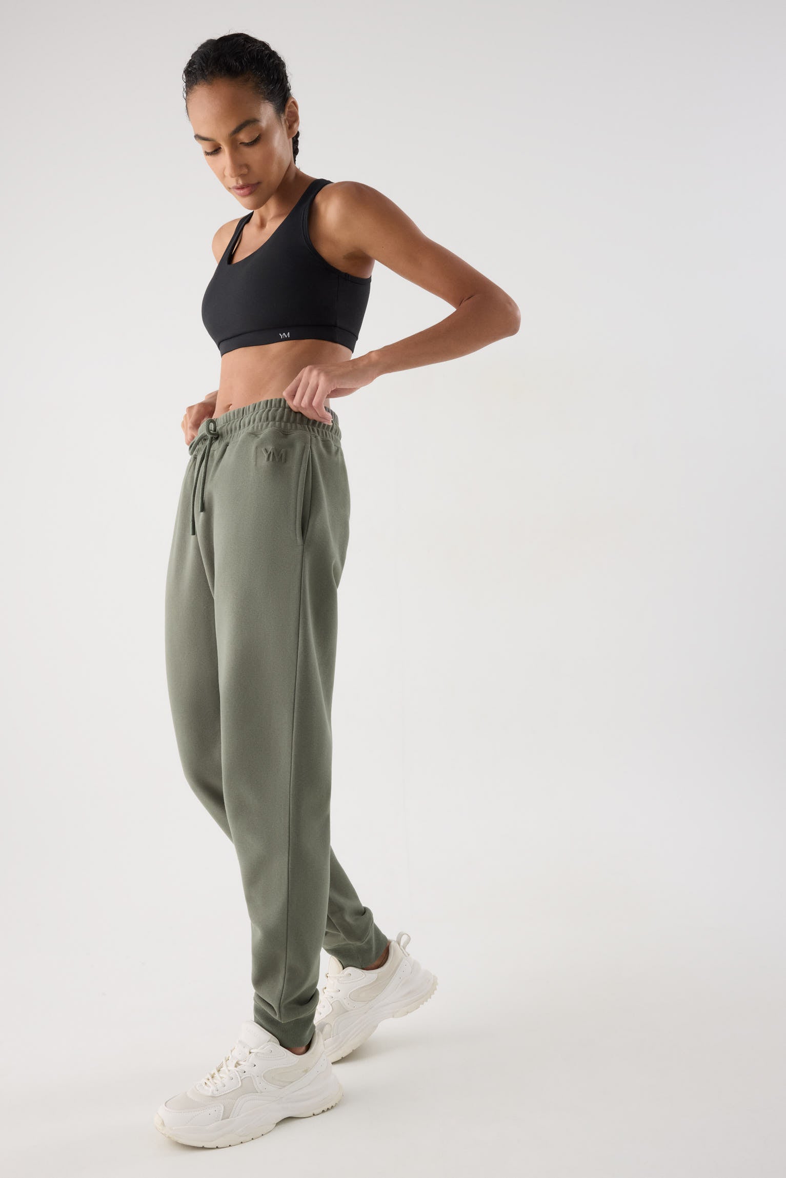 jogger deportivo mujer Slowloom detalle ajuste silueta patrón relajado para el día a día