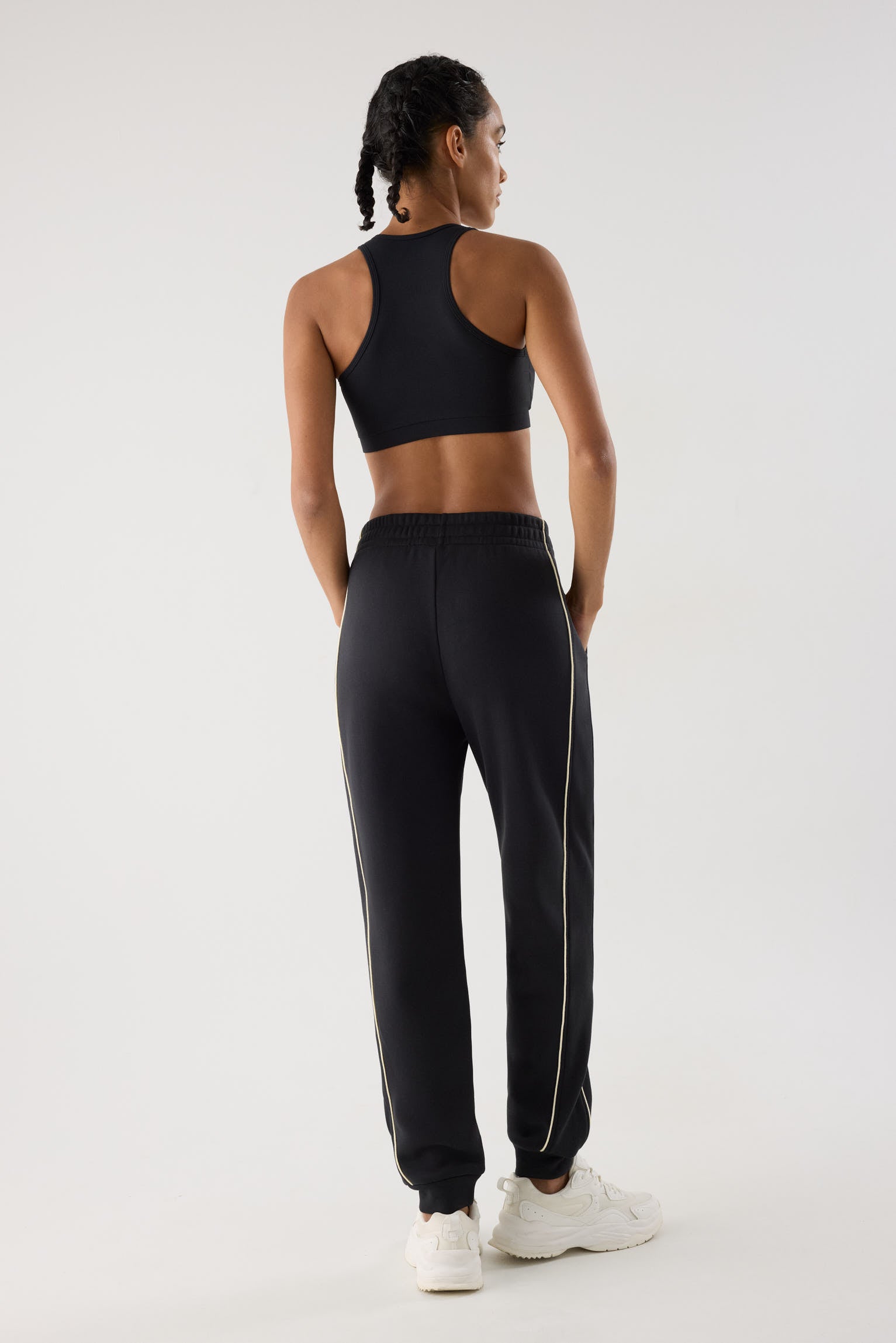jogger deportivo estilo casual Slowloom en antracita vista en movimiento para entrenamientos diseño cómodo special price