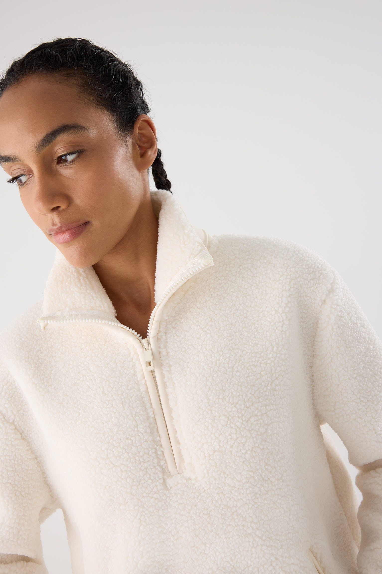 sudadera deportiva térmica termicos en butter cream detalle ajuste silueta calidad ultra termicos para días fríos
