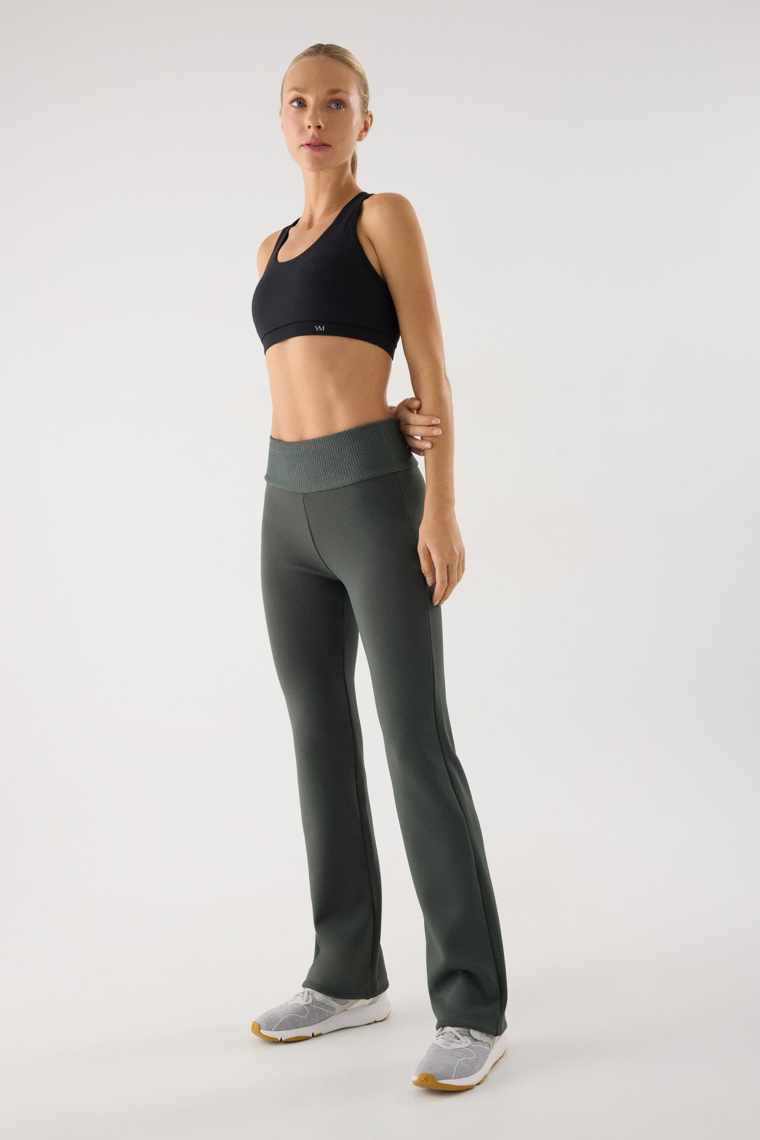 leggings deportivos térmicos acampanados termicos oscuro detalle ajuste silueta tiro alto calidad ultra termicos