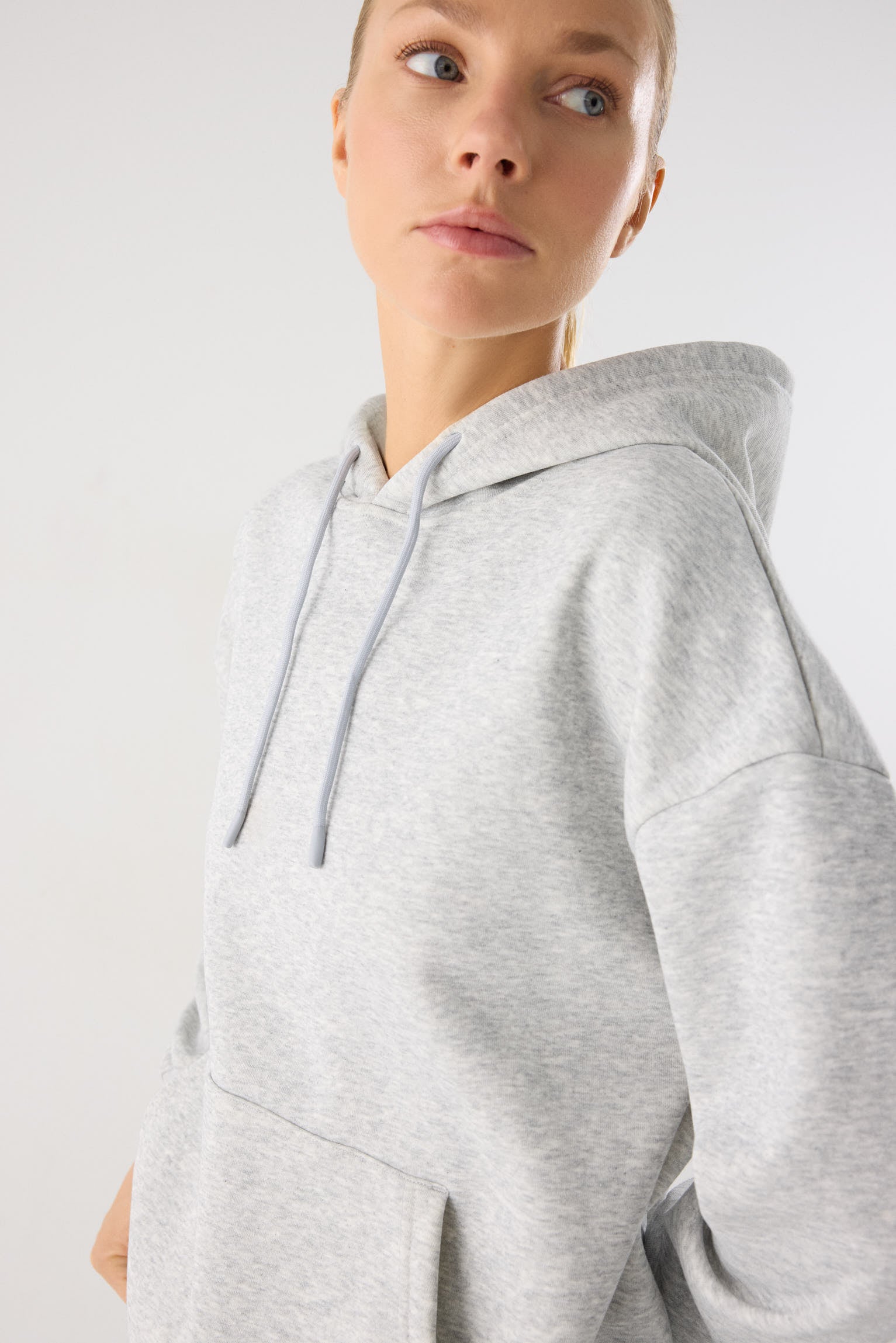 chándal deportivo mujer Slowloom en gris melange detalle ajuste silueta tejido cálido family match