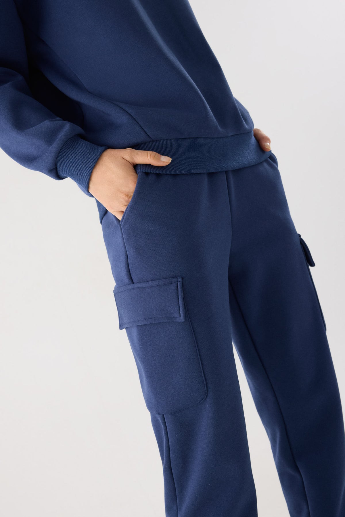 chándal deportivo mujer Slowloom en azul marino light blue vista lateral del conjunto fitness tejido cálido family match imagen 077