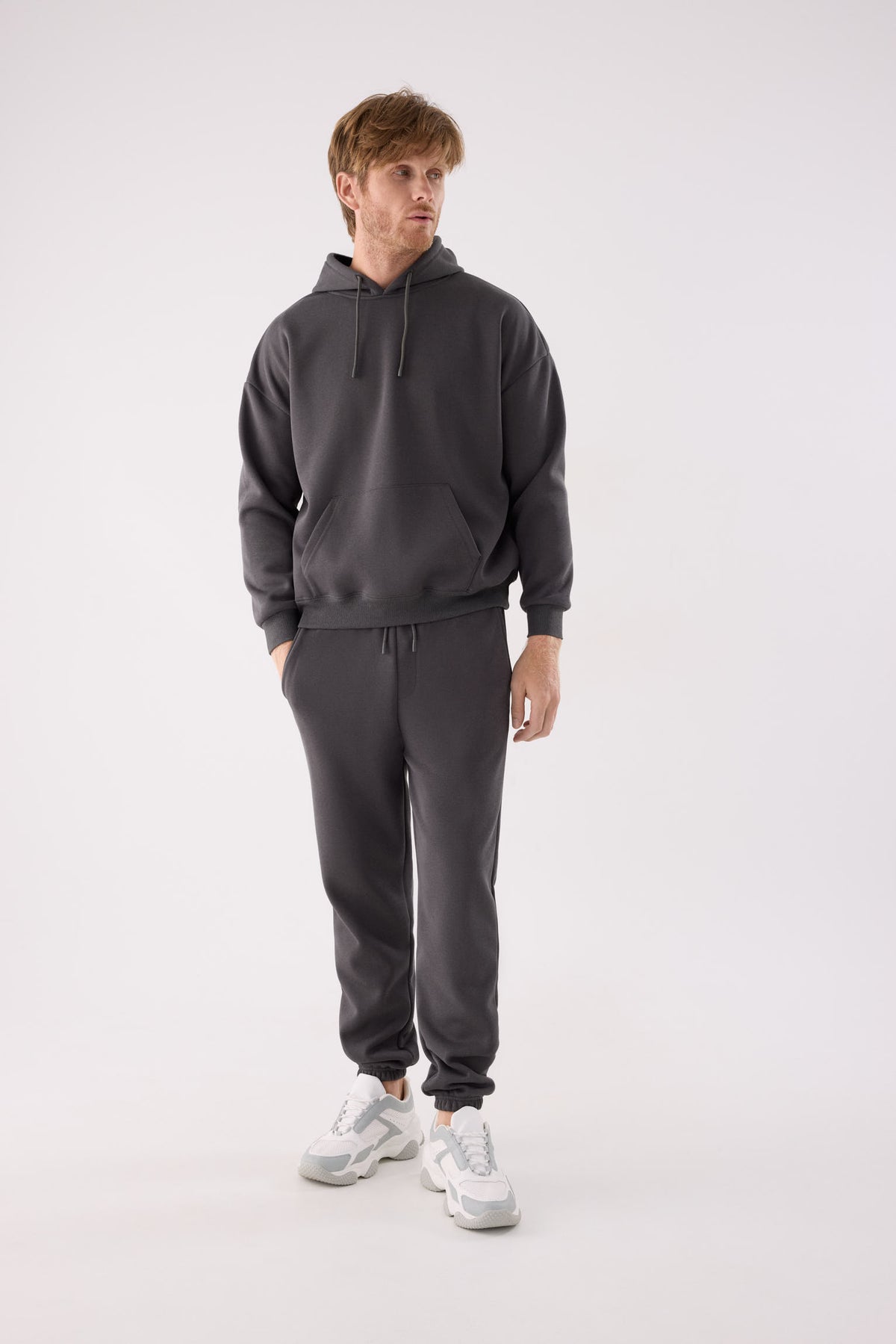 Pantalón deportivo hombre jogger afelpado con cintura ajustable gris marengo