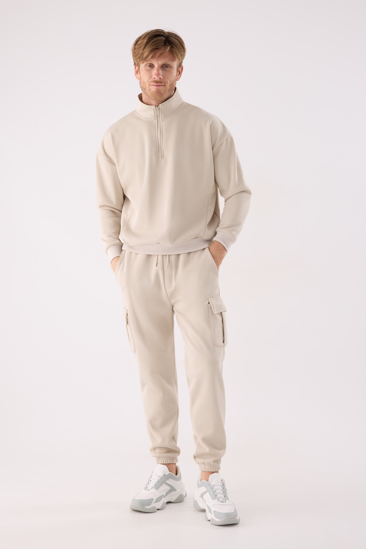 PREVENTA Pantalón deportivo hombre cargo afelpado con cintura ajustable beige