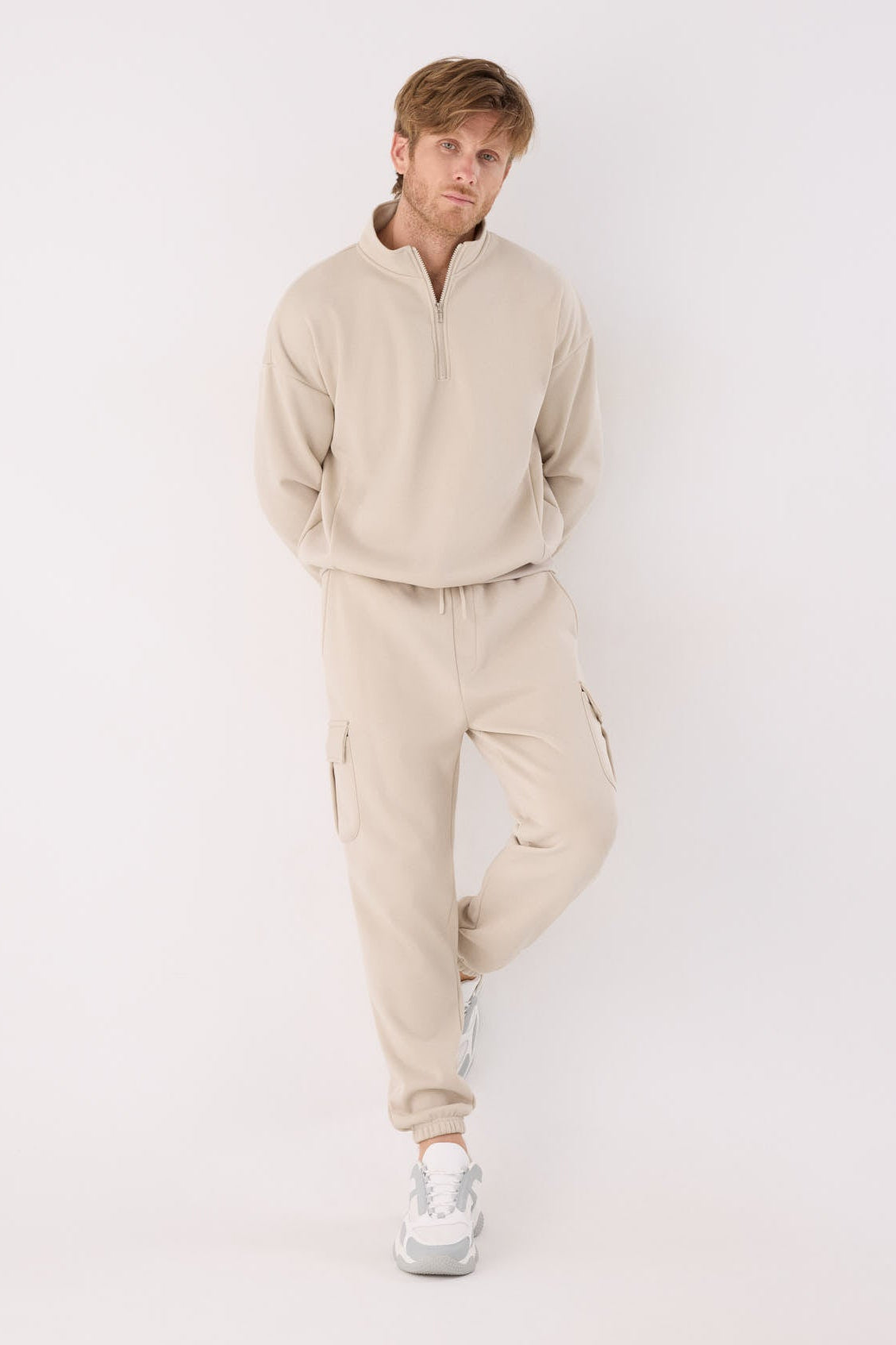 PREVENTA Pantalón deportivo hombre cargo afelpado con cintura ajustable beige