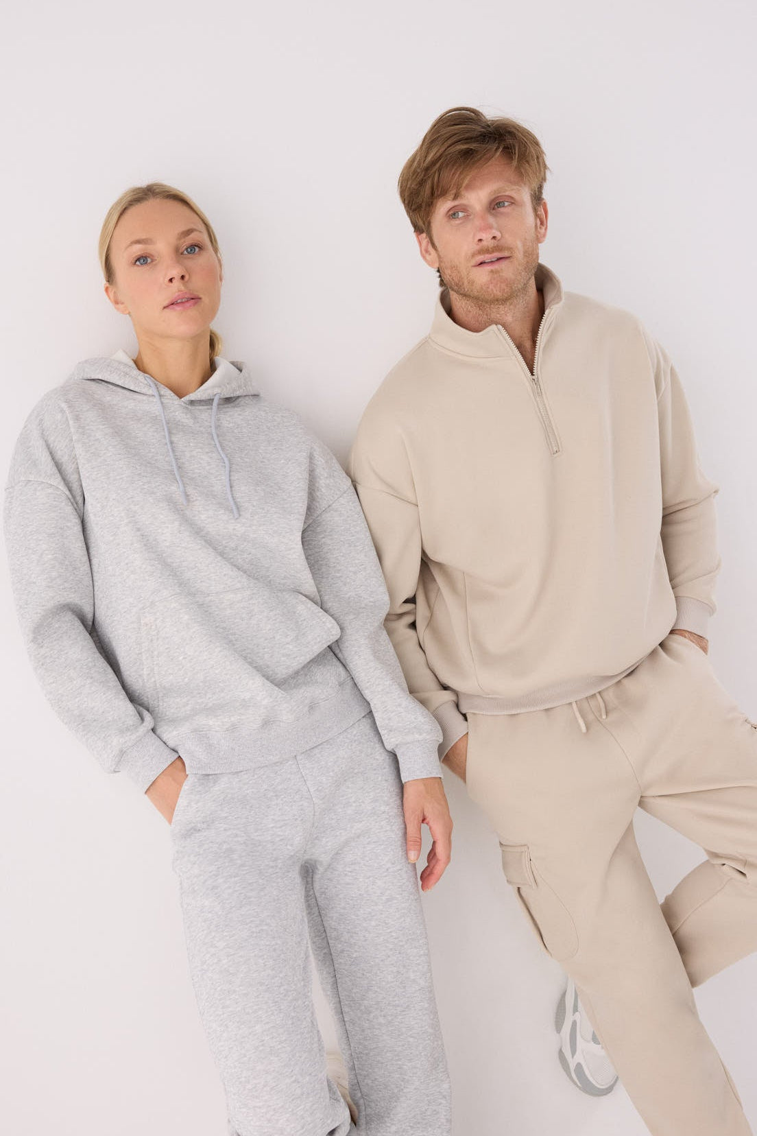 PREVENTA Sudadera deportiva hombre afelpada semi cremallera beige