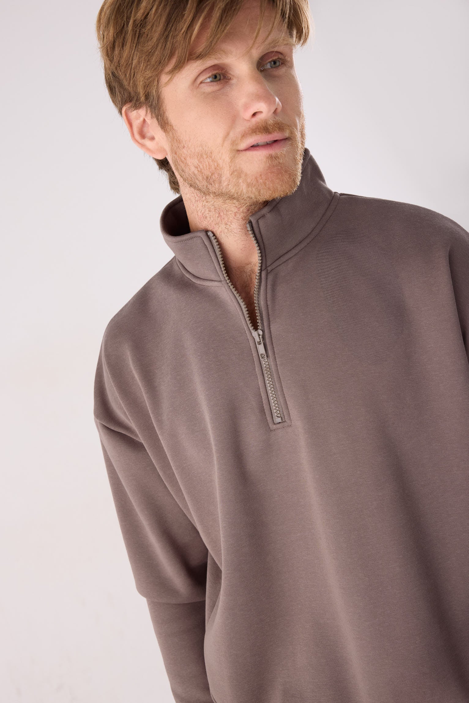 PREVENTA Sudadera deportiva hombre afelpada semi cremallera marrón