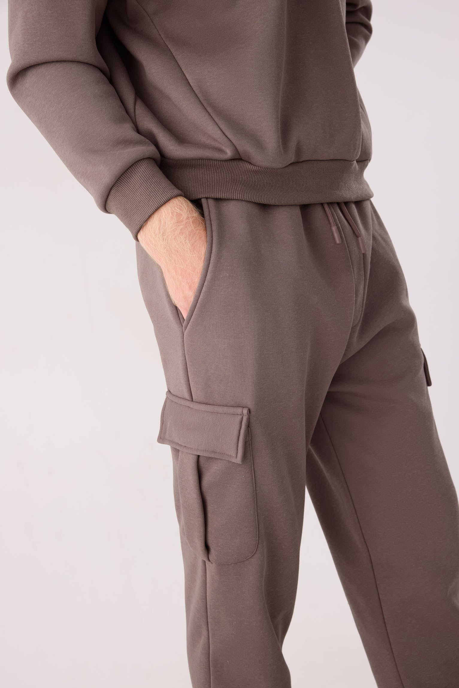 PREVENTA Pantalón deportivo hombre cargo afelpado con cintura ajustable marrón
