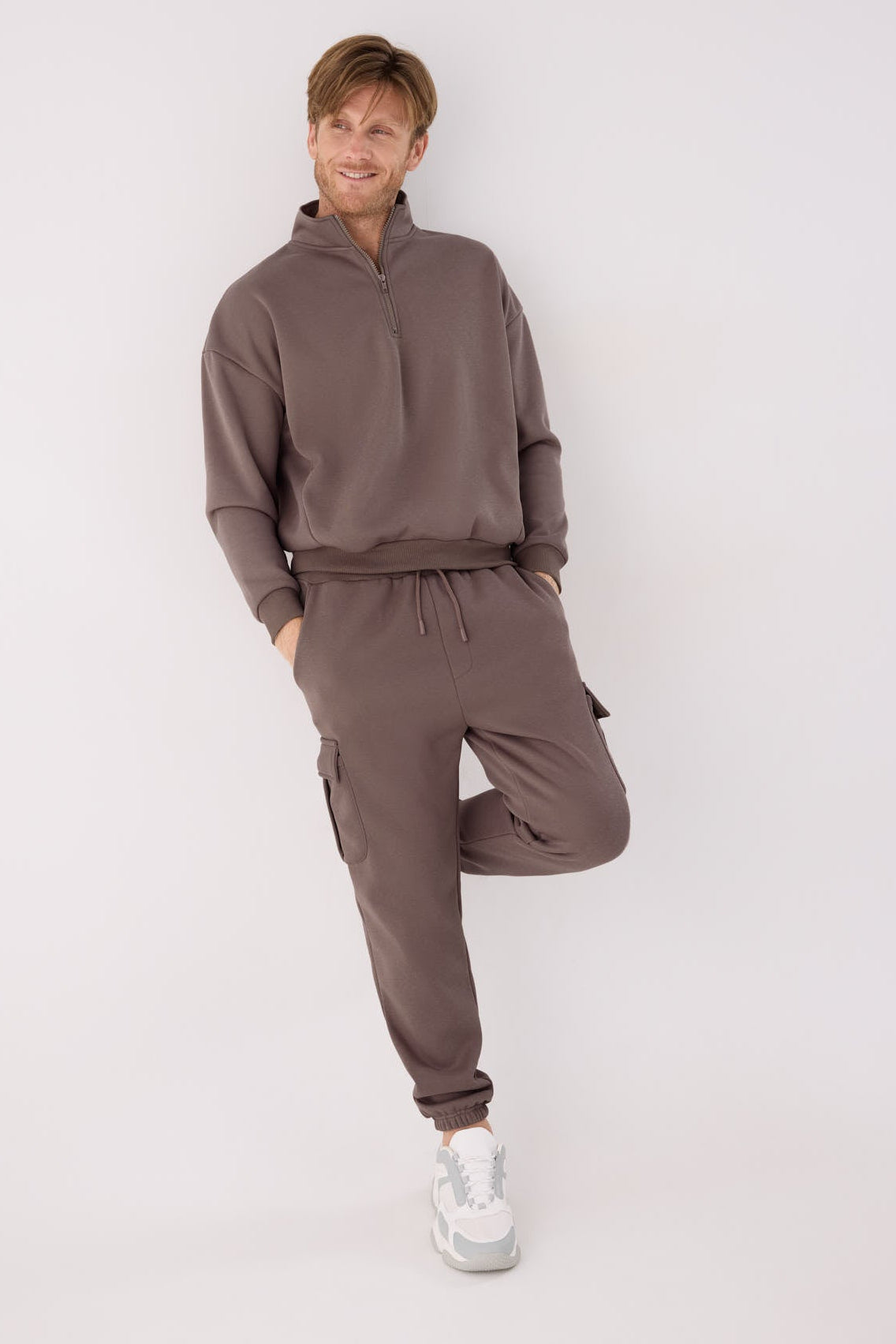 PREVENTA Sudadera deportiva hombre afelpada semi cremallera marrón