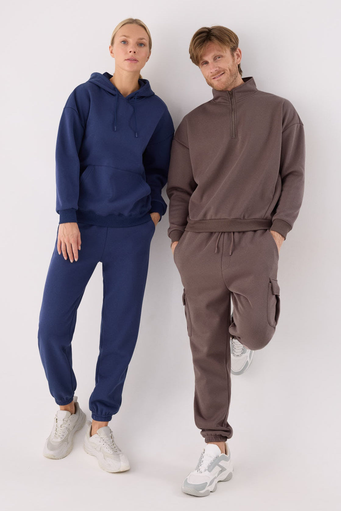 PREVENTA Sudadera deportiva hombre afelpada semi cremallera marrón