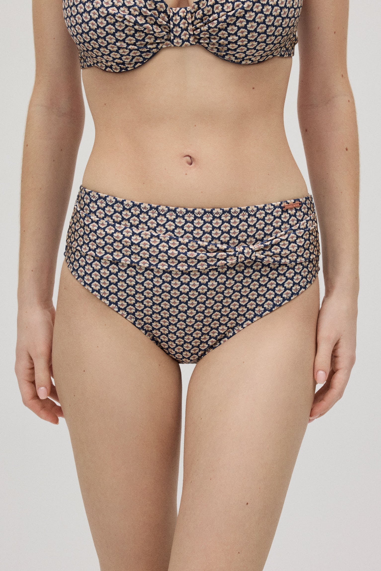 82930-1-braga-alta-reductora-estampada-mujer-ysabel-mora-multicolor