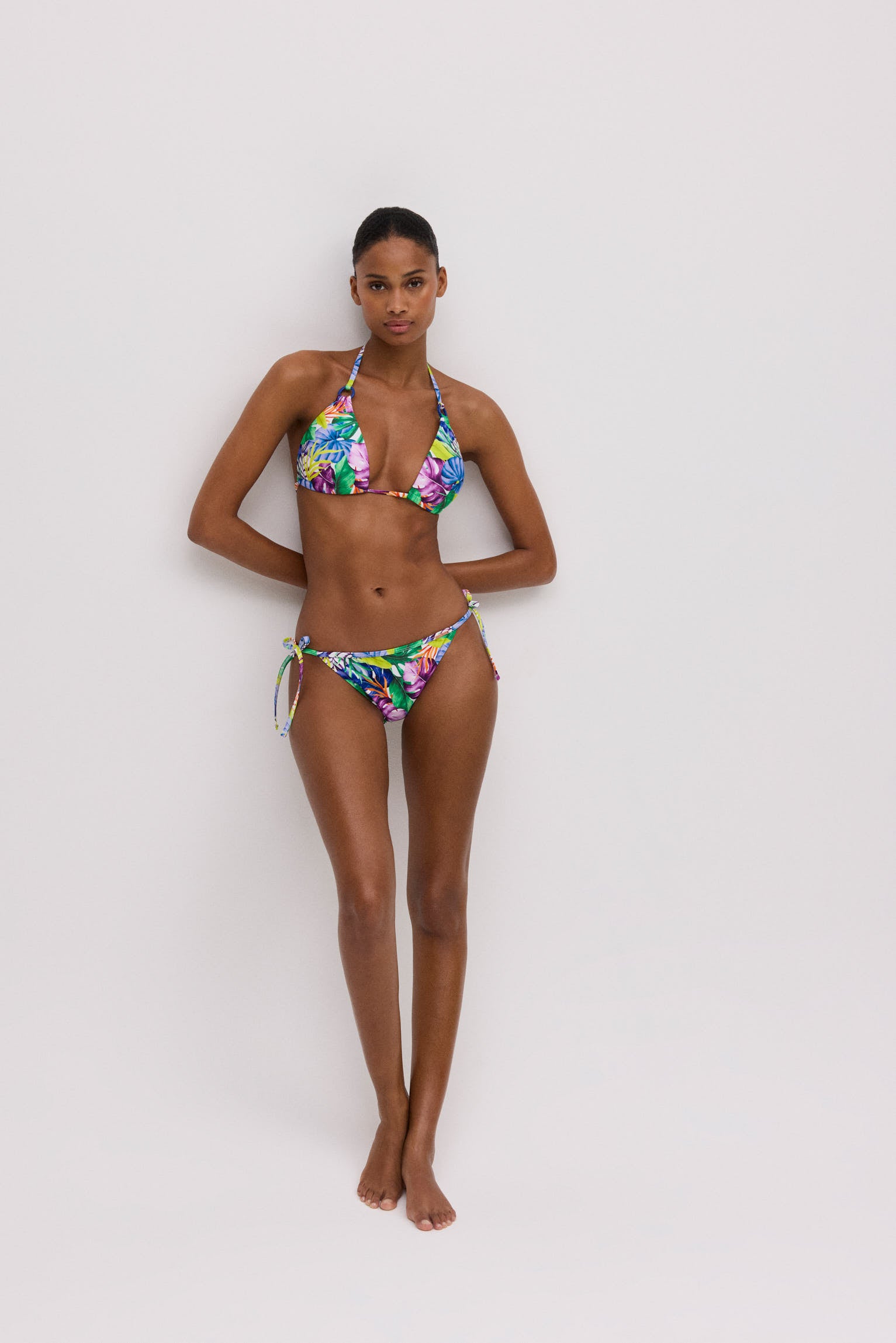 83012-4-braga-bikini-anudada-estampado-flores-mujer-ysabel-mora-multicolor