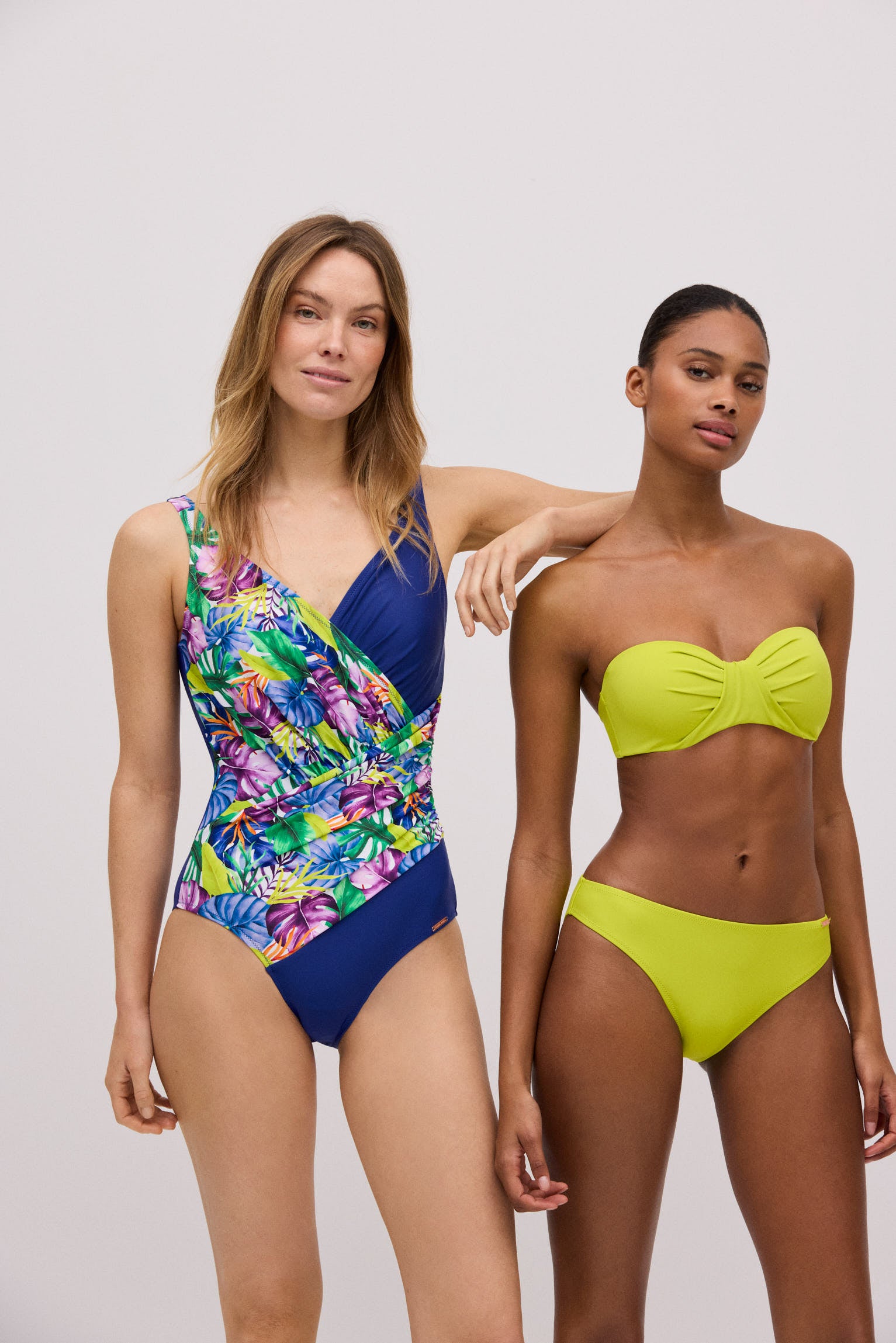 Bikini lima y bañador tropical Salina