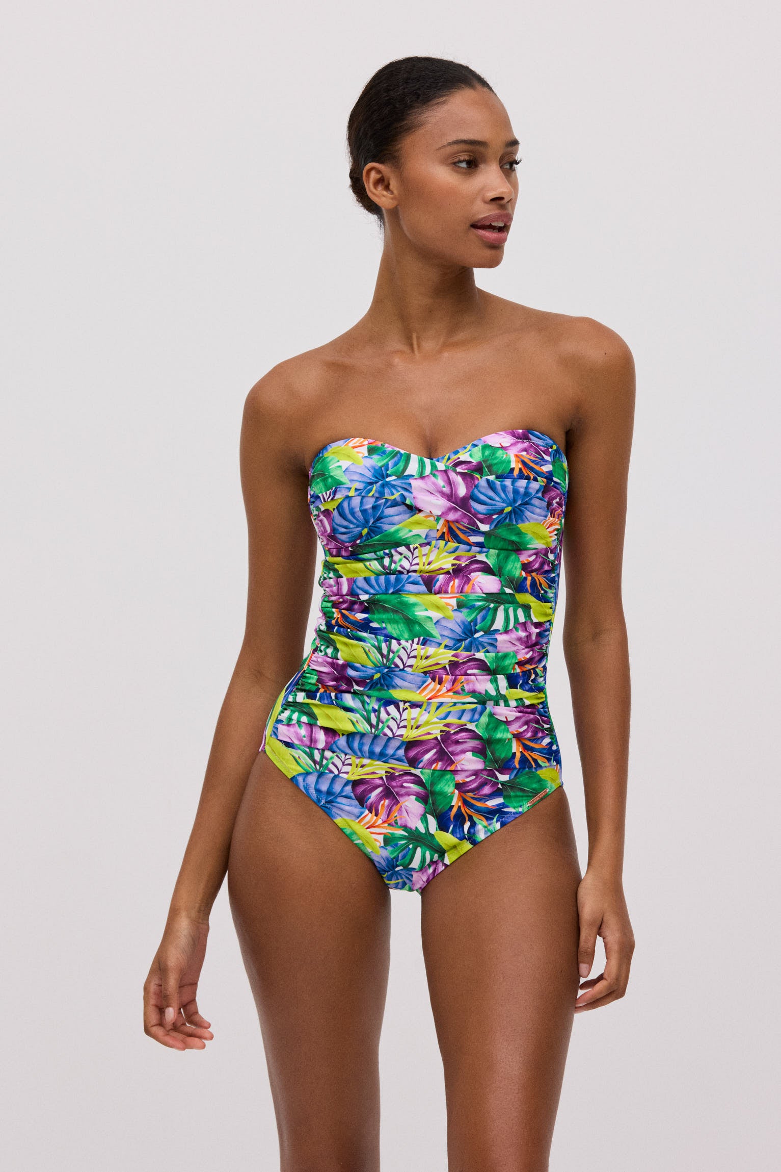 83032-1-banador-badeau-reductor-estampado-tropical-mujer-ysabel-mora-multicolor