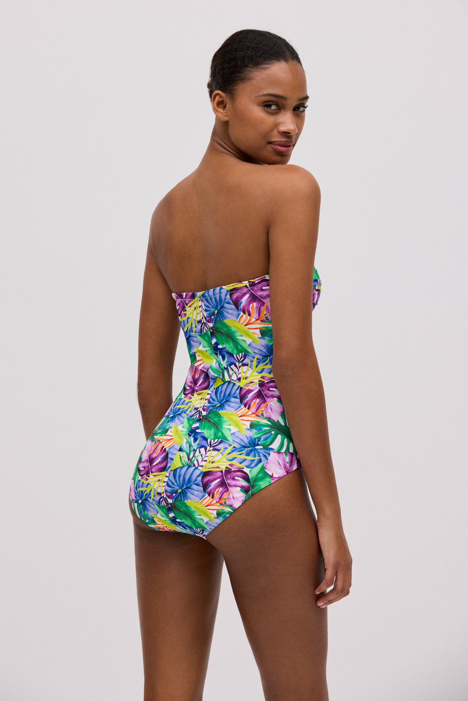 83032-2-banador-badeau-reductor-estampado-tropical-mujer-ysabel-mora-multicolor