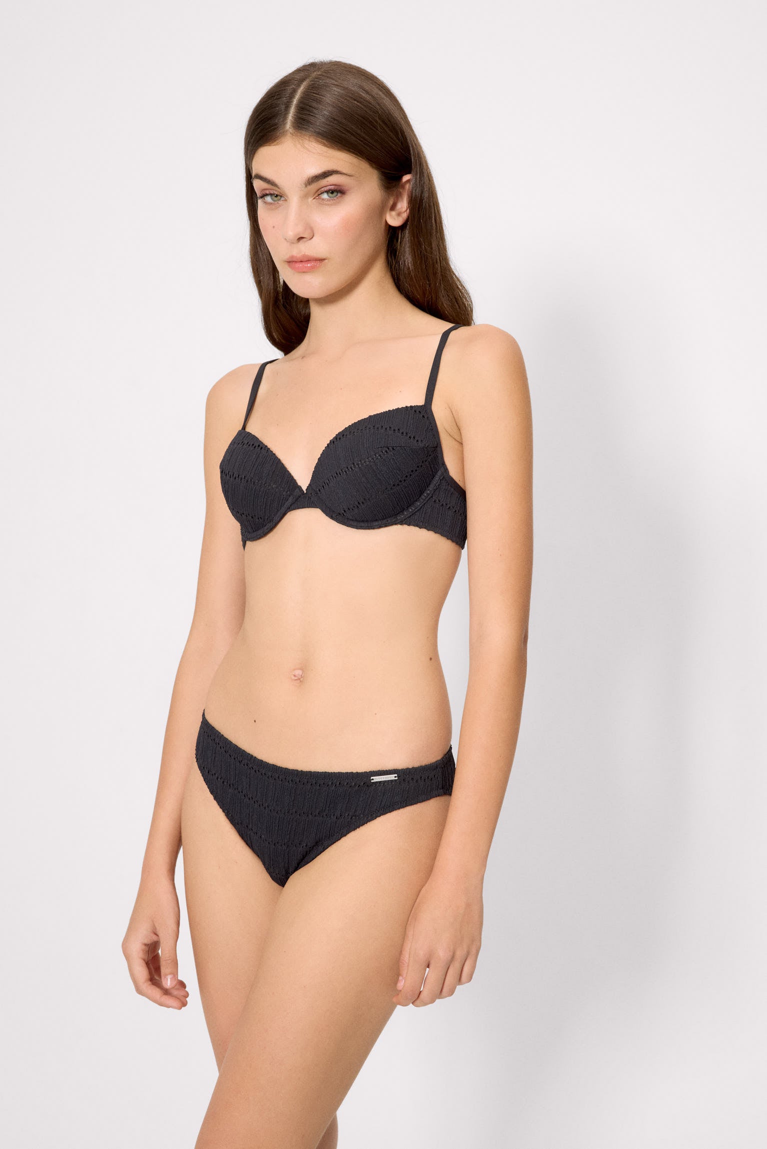 83215-negro-braga-bikini-mujer-textura-negro-mujer-ysabel-mora