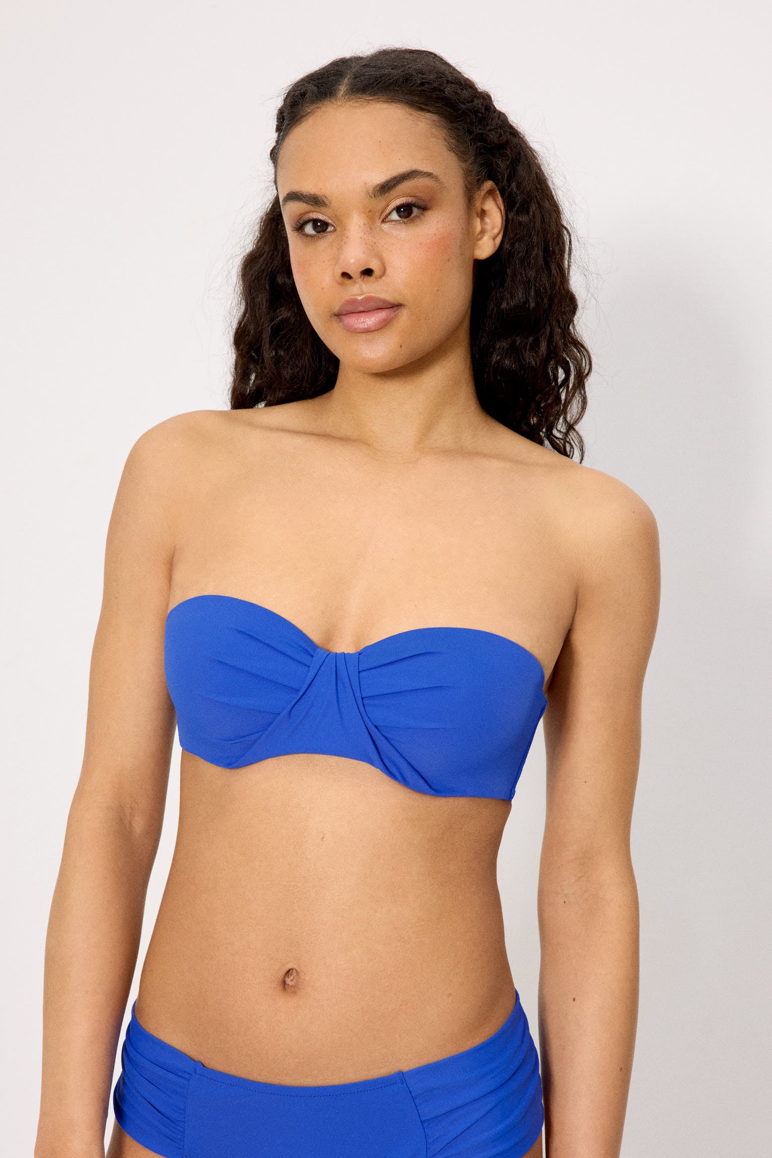 83396-electric-blue-top-bikini-mujer-bandeau-marino-copa-c--ysabel-mora