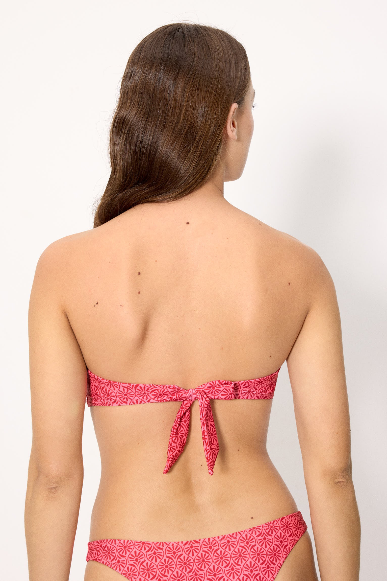 Top bikini bandeau push-up flores rosa y rojo copa B