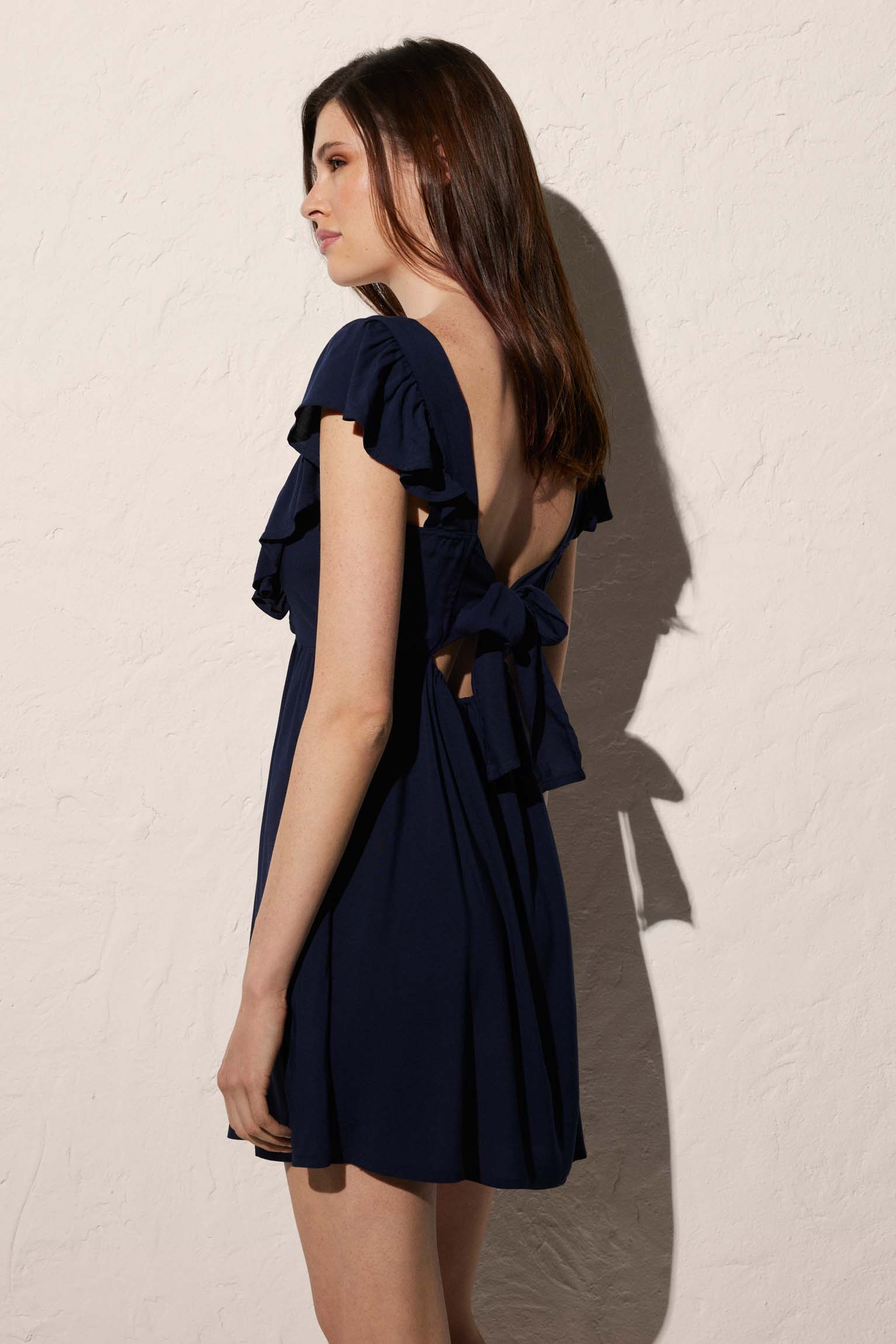 Short beach dress with bow detail on the back in navy