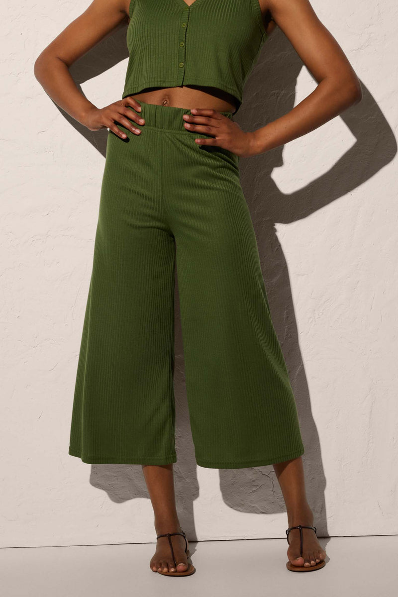 Pantalones capri de corte ancho y cintura fruncida verde