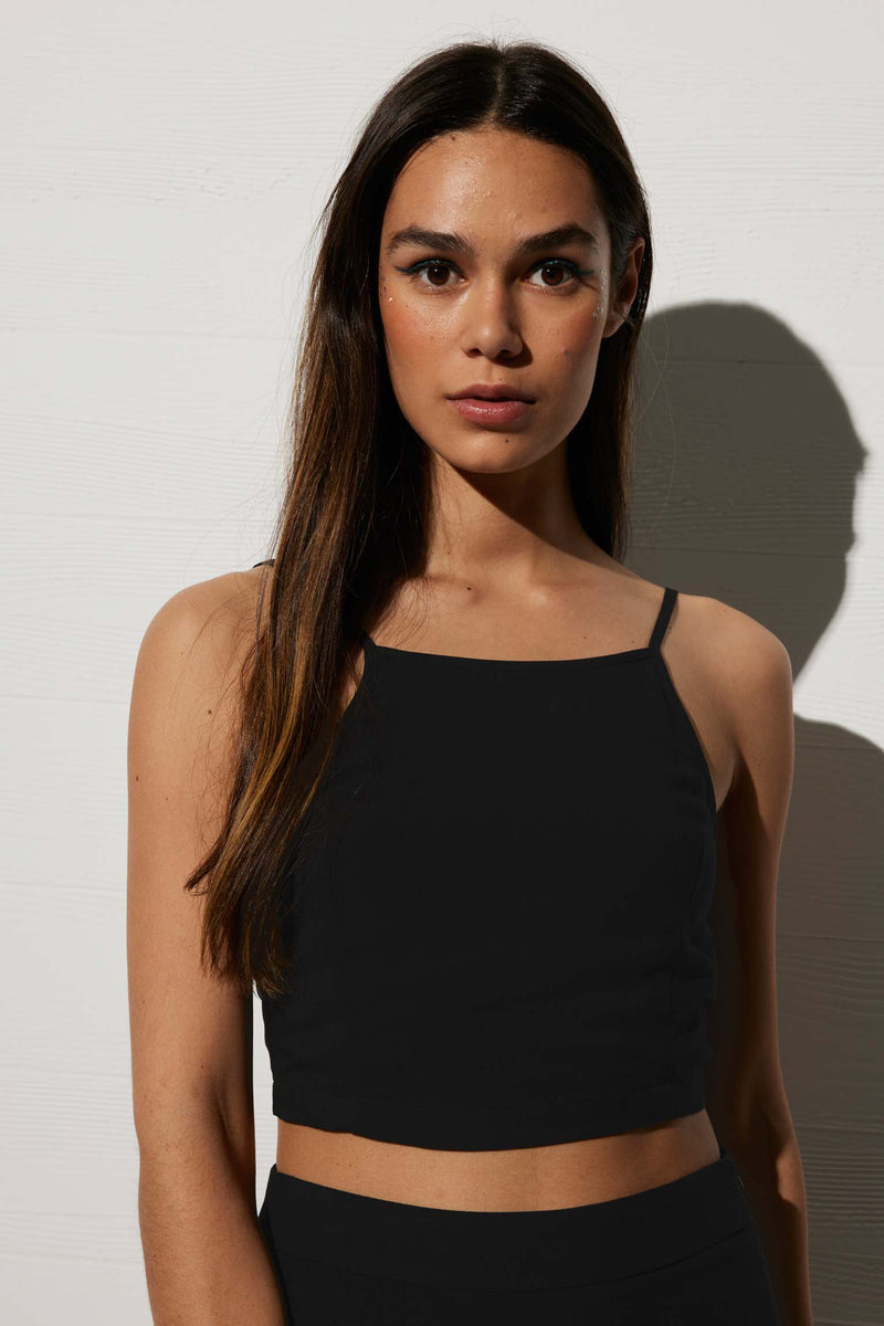 Crop top with adjustable straps and black round neck
