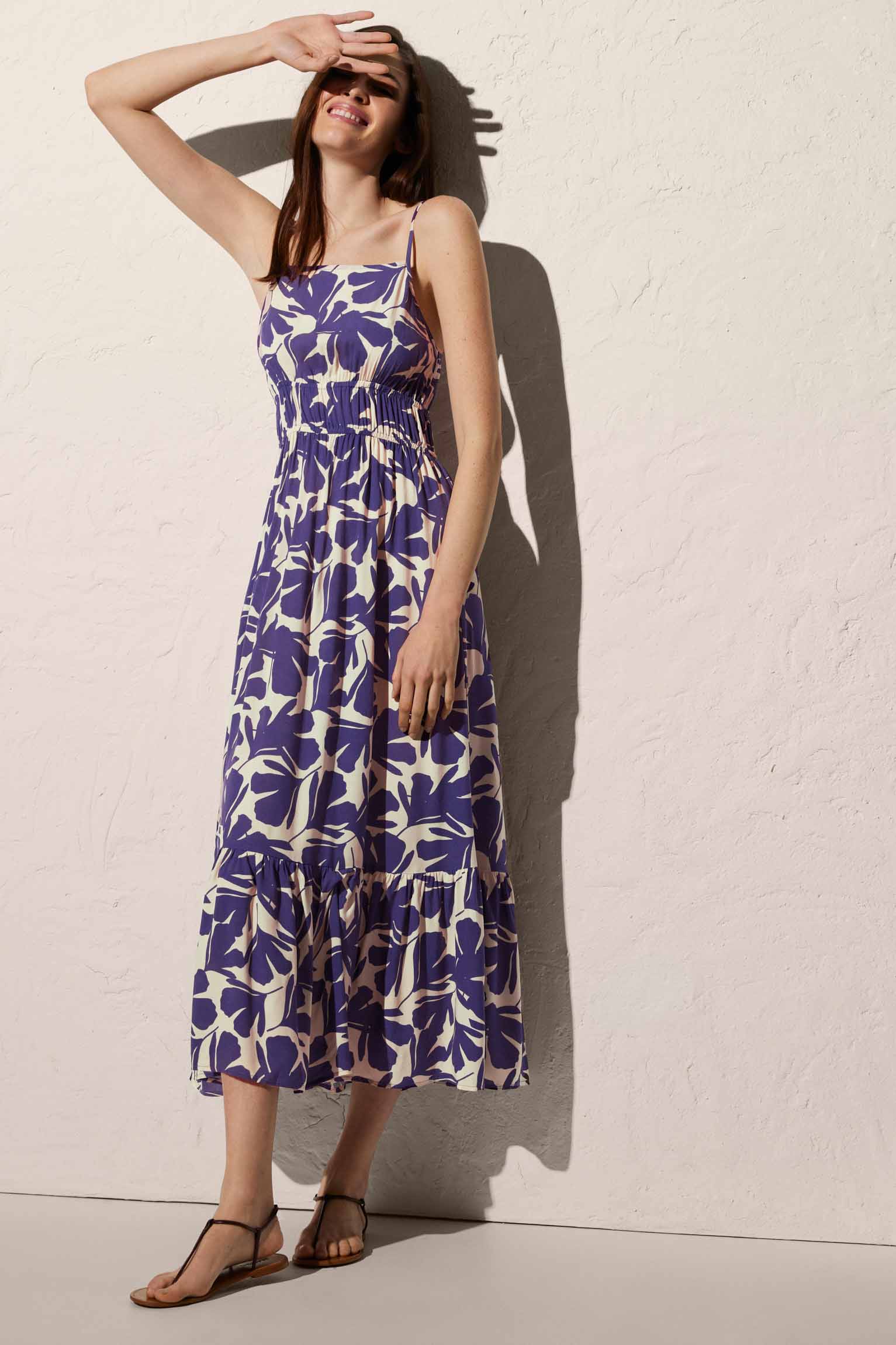 Long strapless beach dress with tropical print