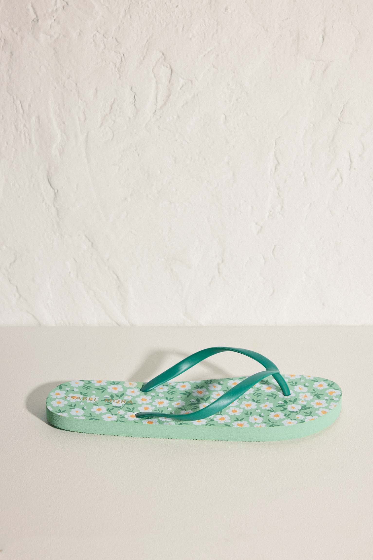 Chanclas de playa planas con estampado floral verde