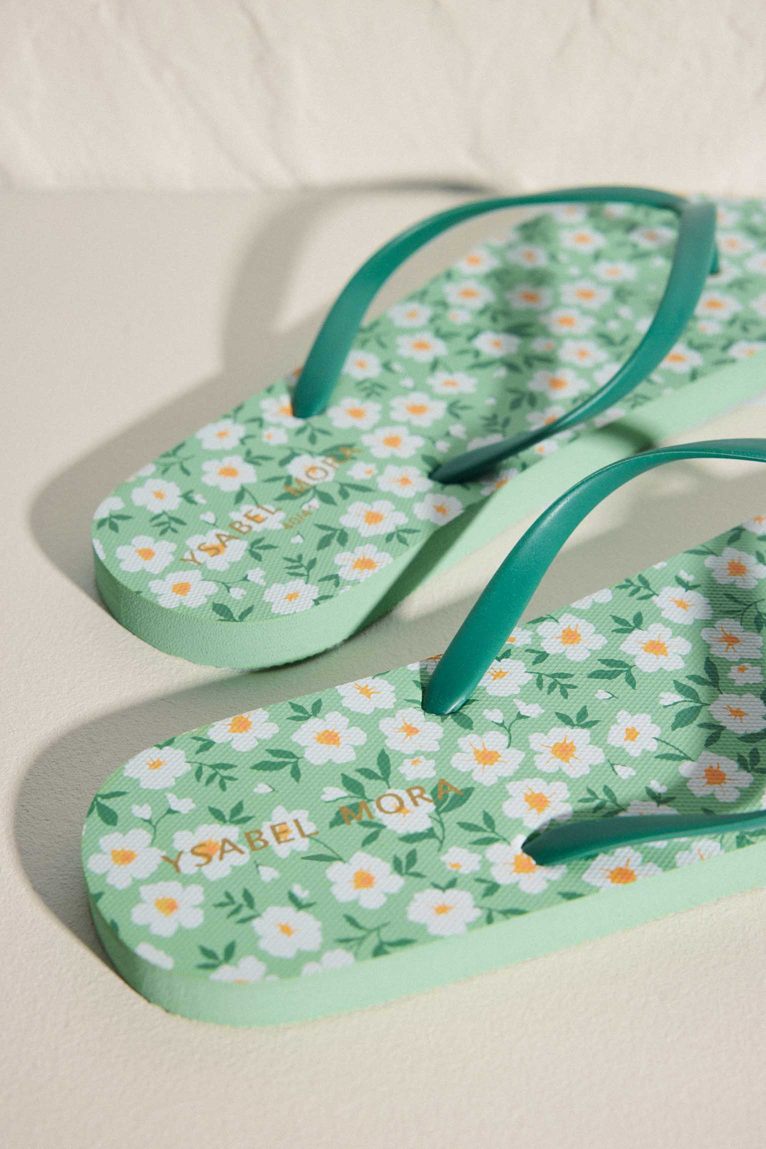 Chanclas de playa planas con estampado floral verde