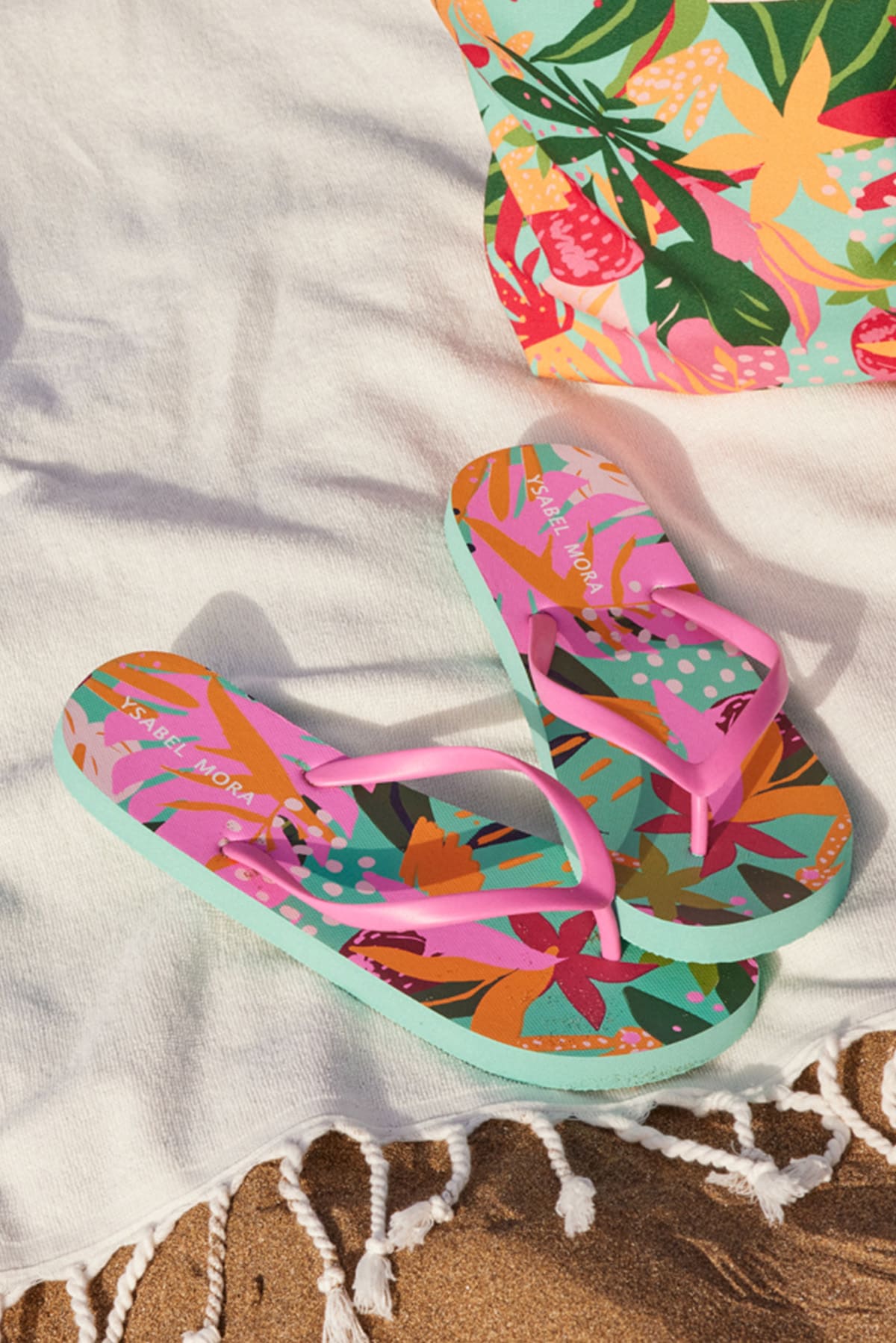 Chanclas de playa planas con estampado tropical para mujer