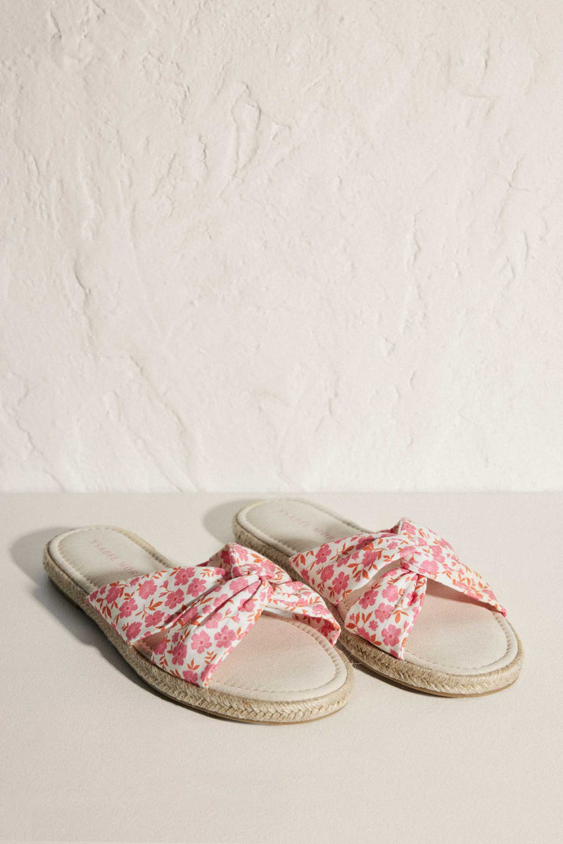Flat sandals with floral print and pink comfort insole