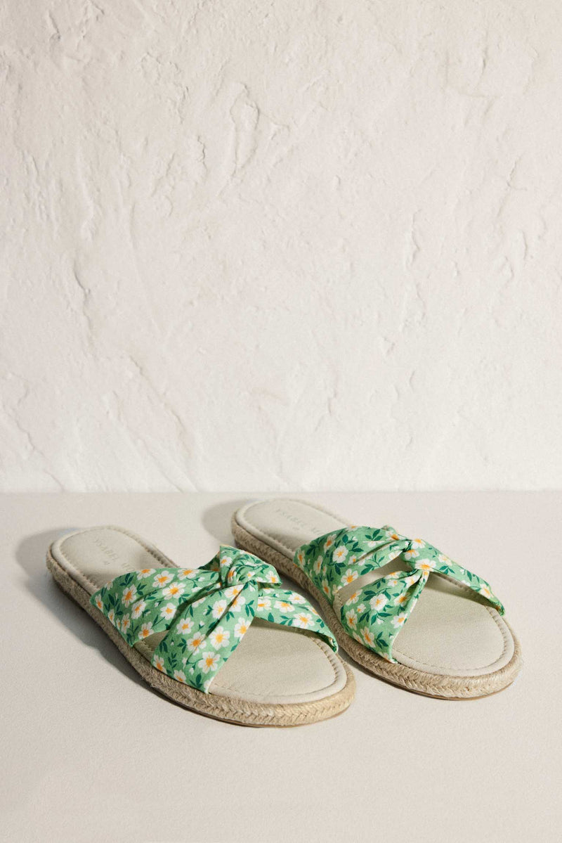 Flat sandals with floral print and green comfort insole