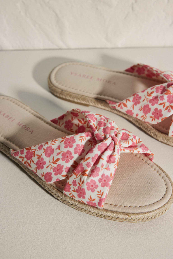 Flat sandals with floral print and pink comfort insole