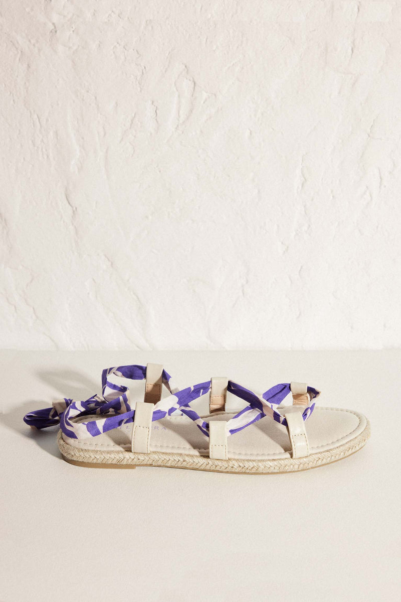 Comfort sandals with interchangeable and adjustable purple straps