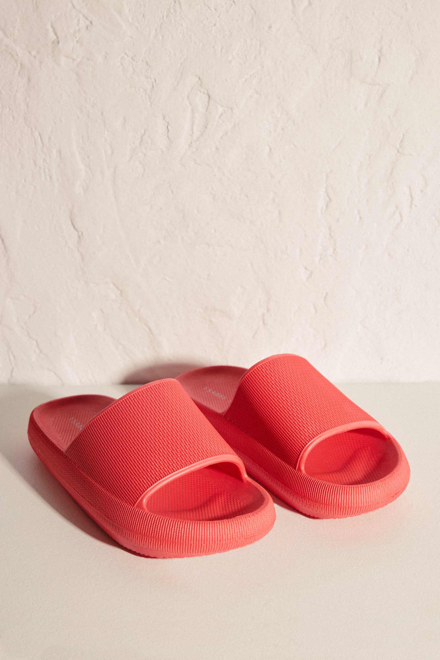 Chanclas de playa antideslizantes ligeras extra comfort coral