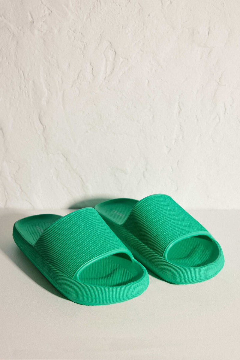 Green extra comfort lightweight non-slip beach flip flops
