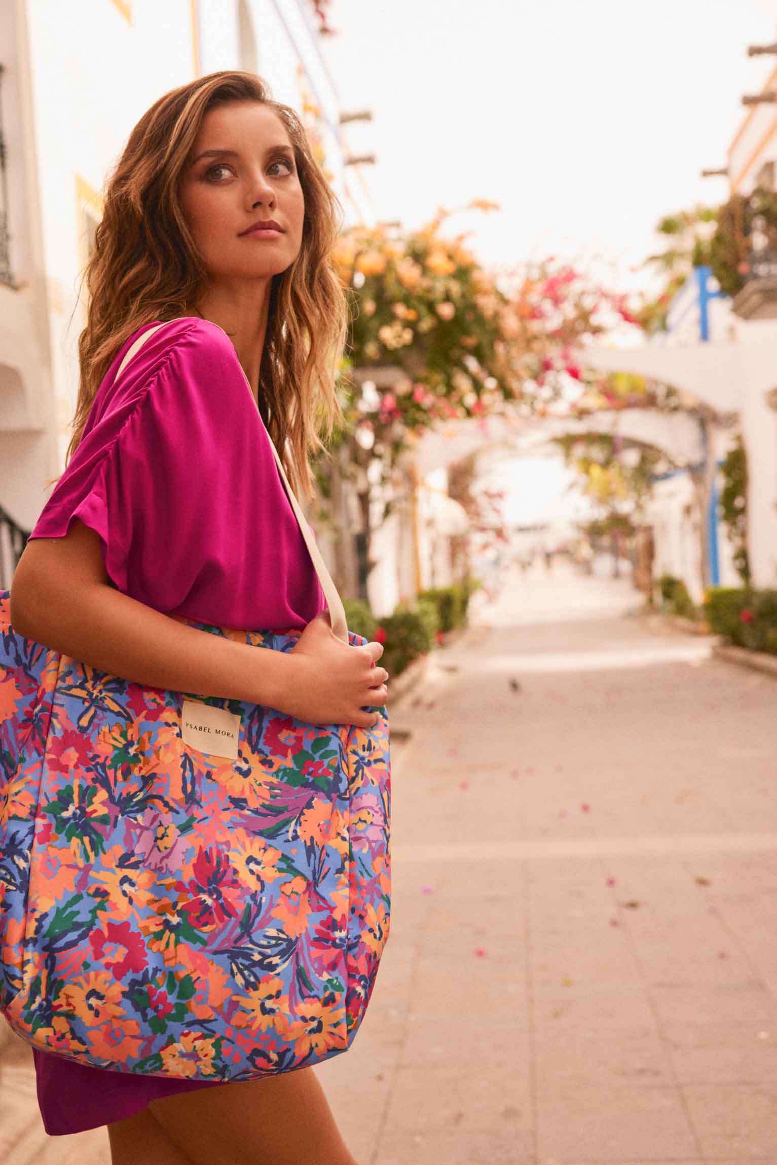 Bolso de playa con estampado floral y cierre magnético