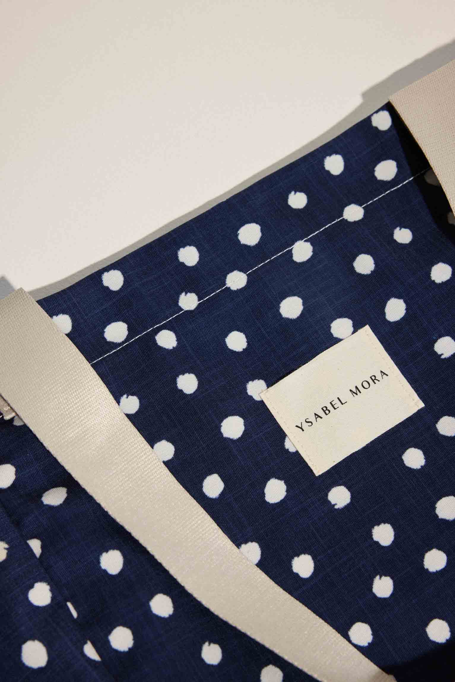 Beach bag with dot print and navy interior pocket