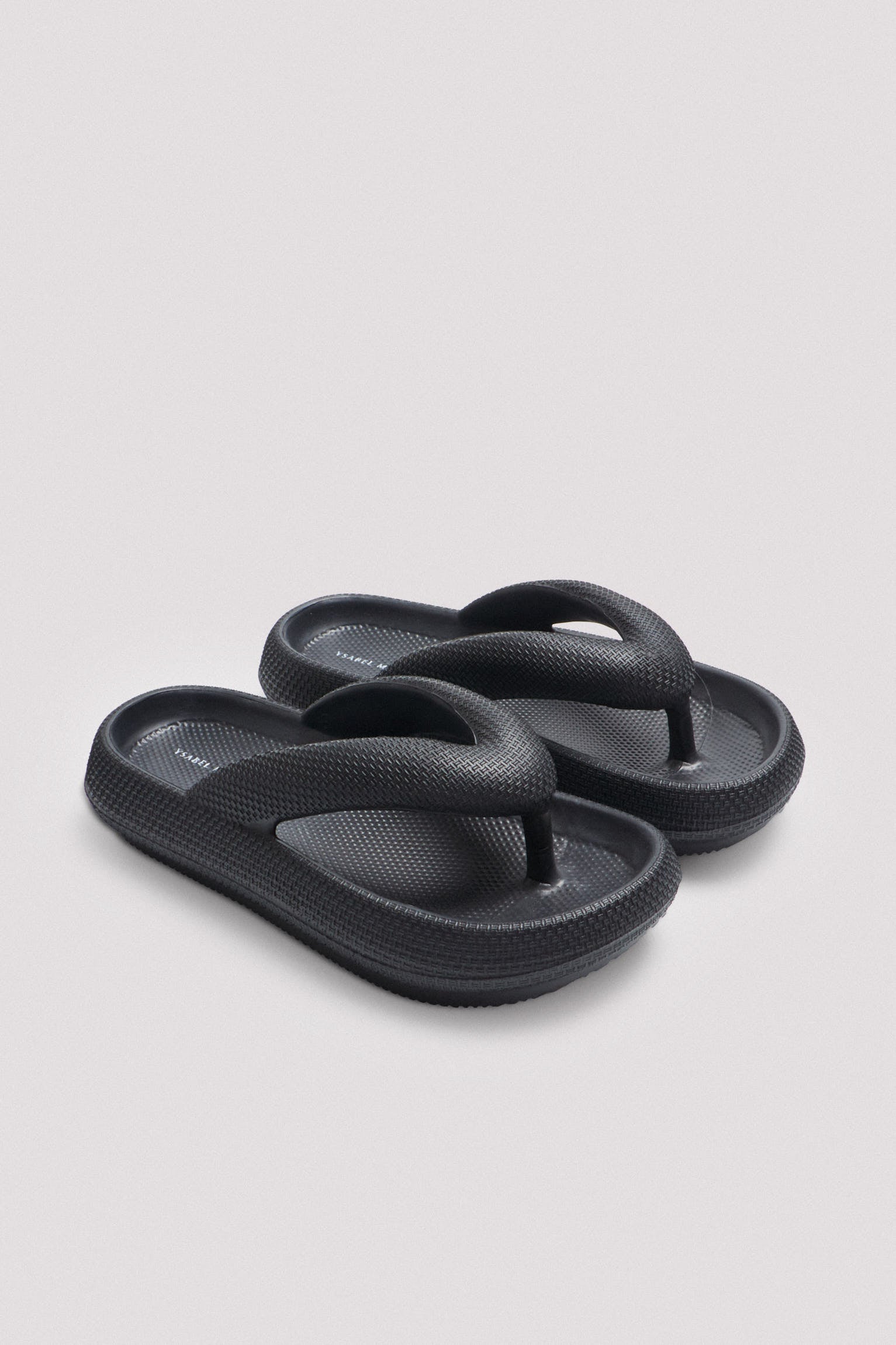 86195-13-chanclas-mujer-ysabel-mora-negro