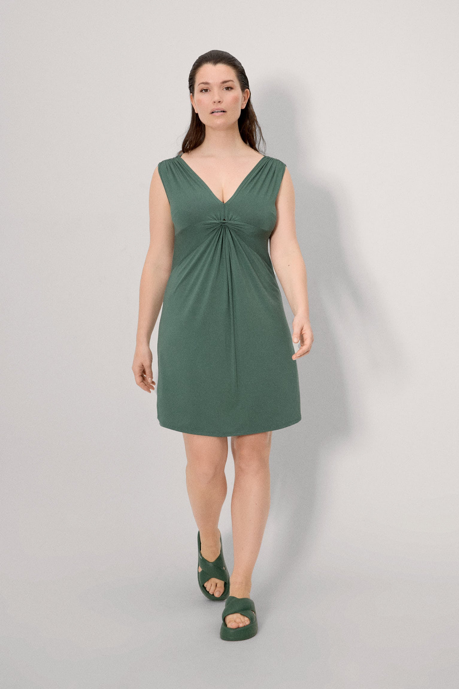 86233-vestido-mujer-verano-corto-escote-en-v-verde-botella