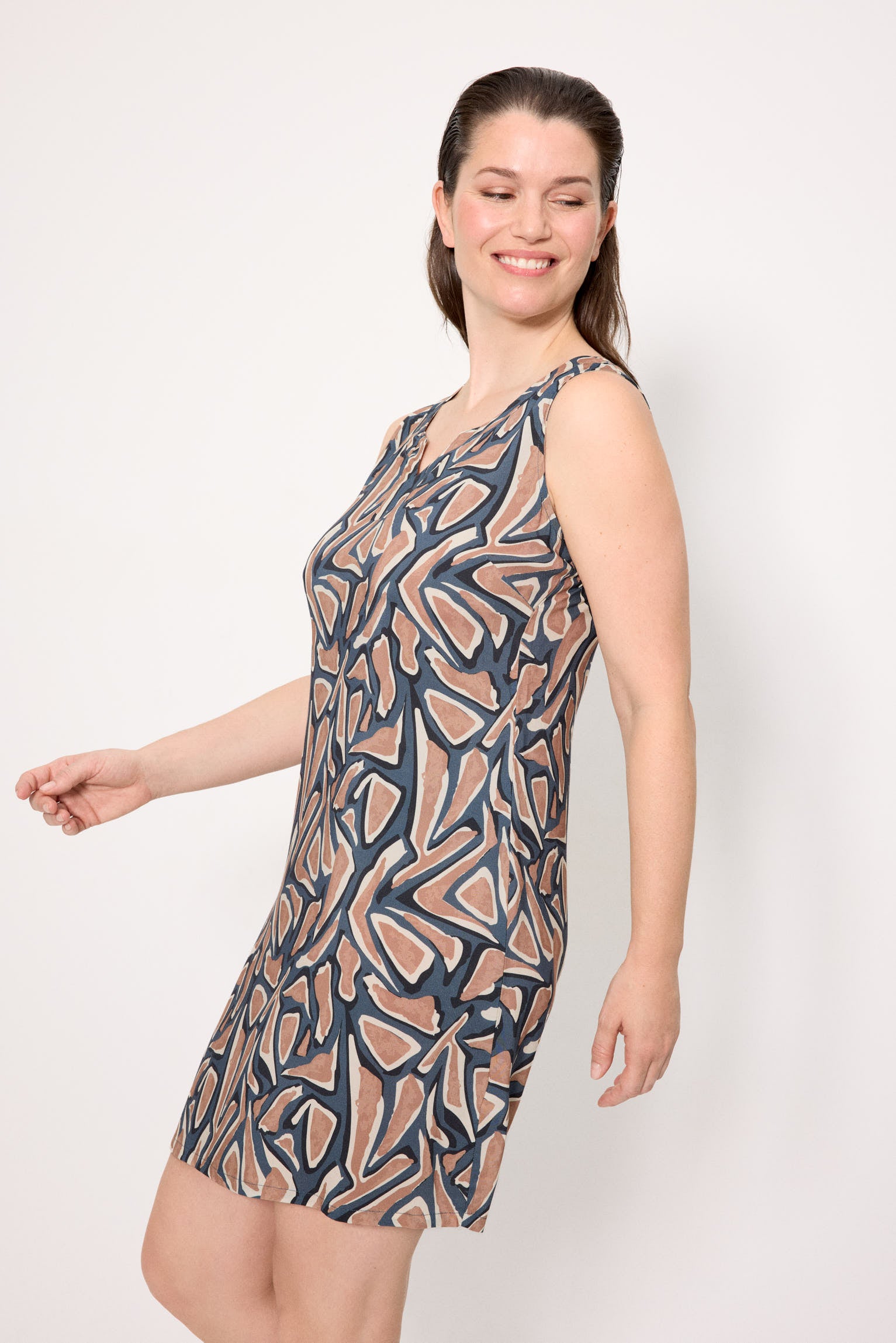 86236-vestido-mujer-verano-corto-recto-tirantes-estampado