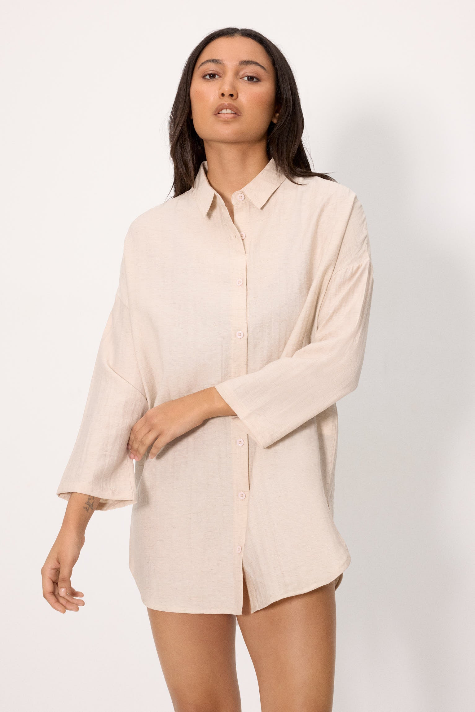 86275-camisa-larga-con-lino