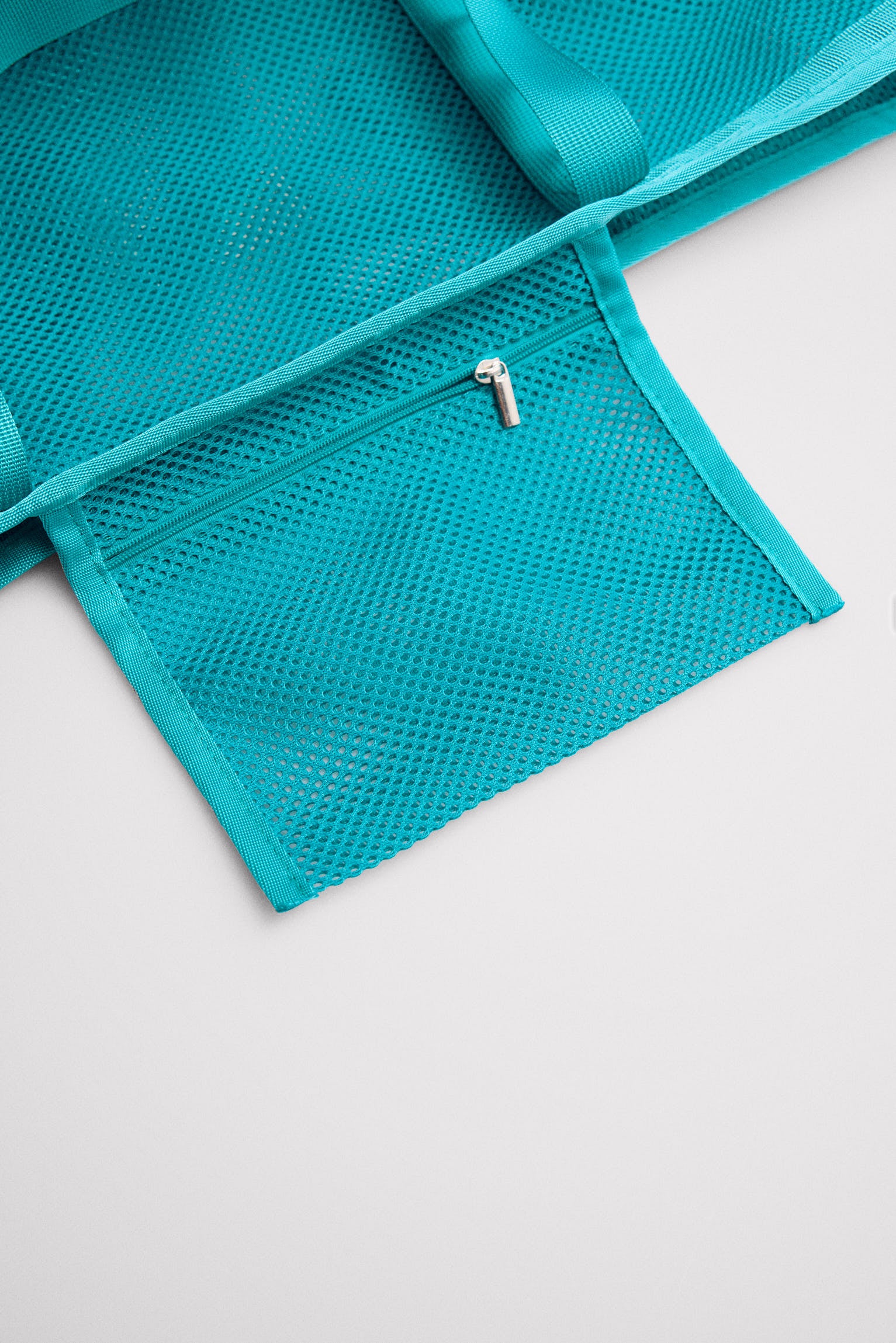 86292-exotic-turquoise-bolsa-de-playa-calada-turquesa-ysabel-mora