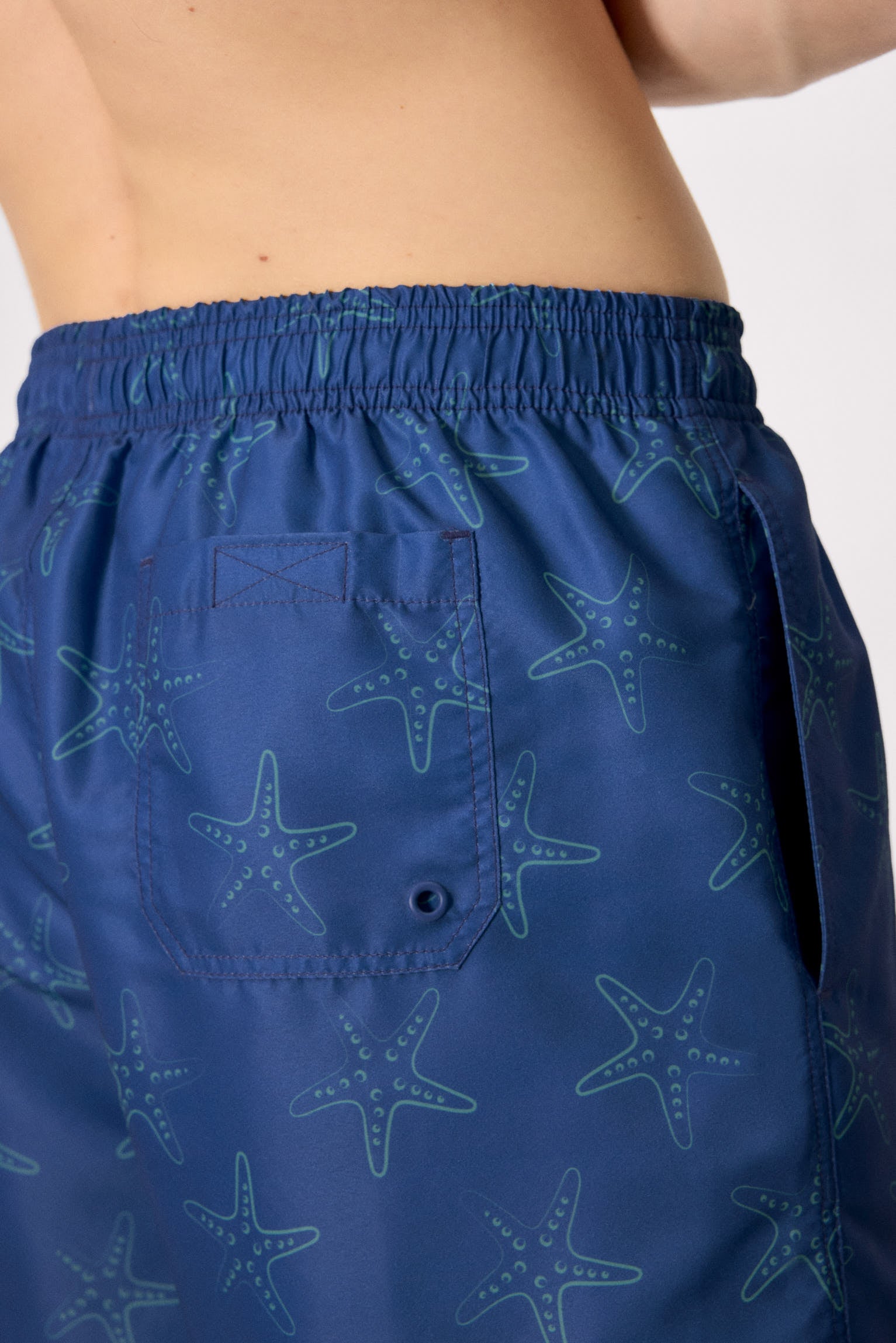 Bañador medio estampado estrellas mar azul - Ysabel Mora
